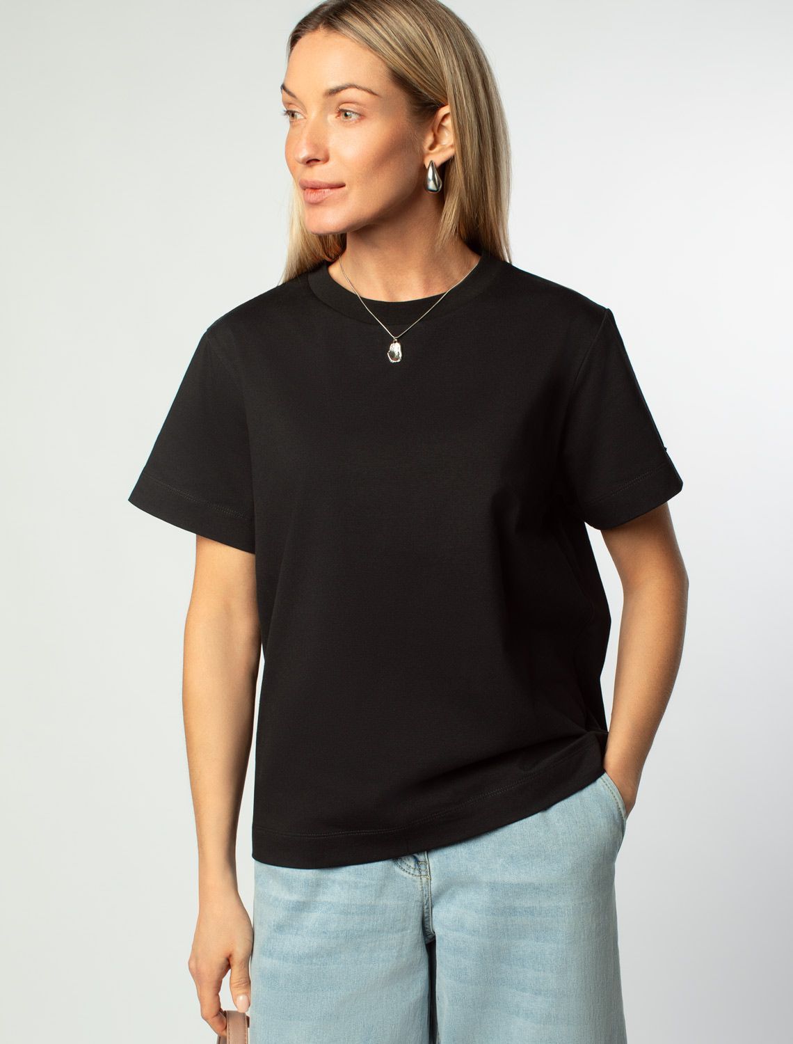 Ст.цена 1190р Футболка из премиального хлопка с эластаном D49.987 черный