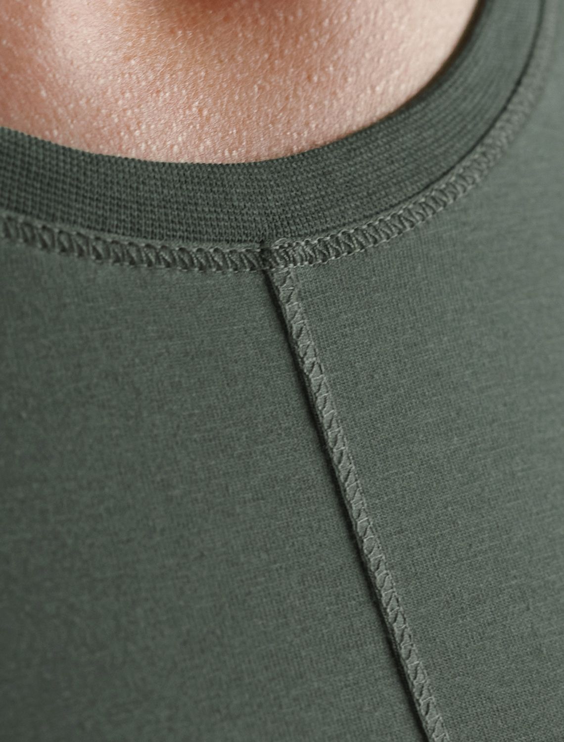 Ст.цена 1490р Лонгслив из премиального хлопка с эластаном D49.116 оливковый