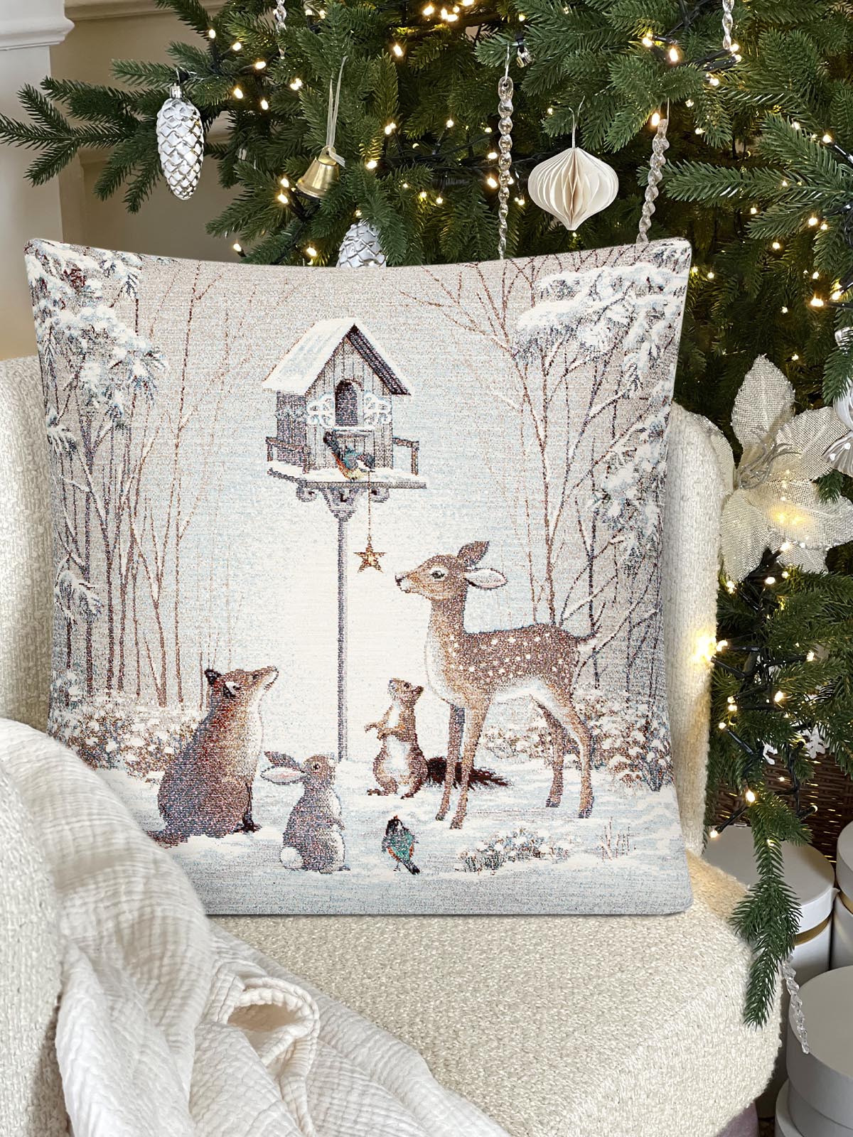 Лесные друзья у кормушки Наволочка 45х45 см шенилл 2123914 серебро
