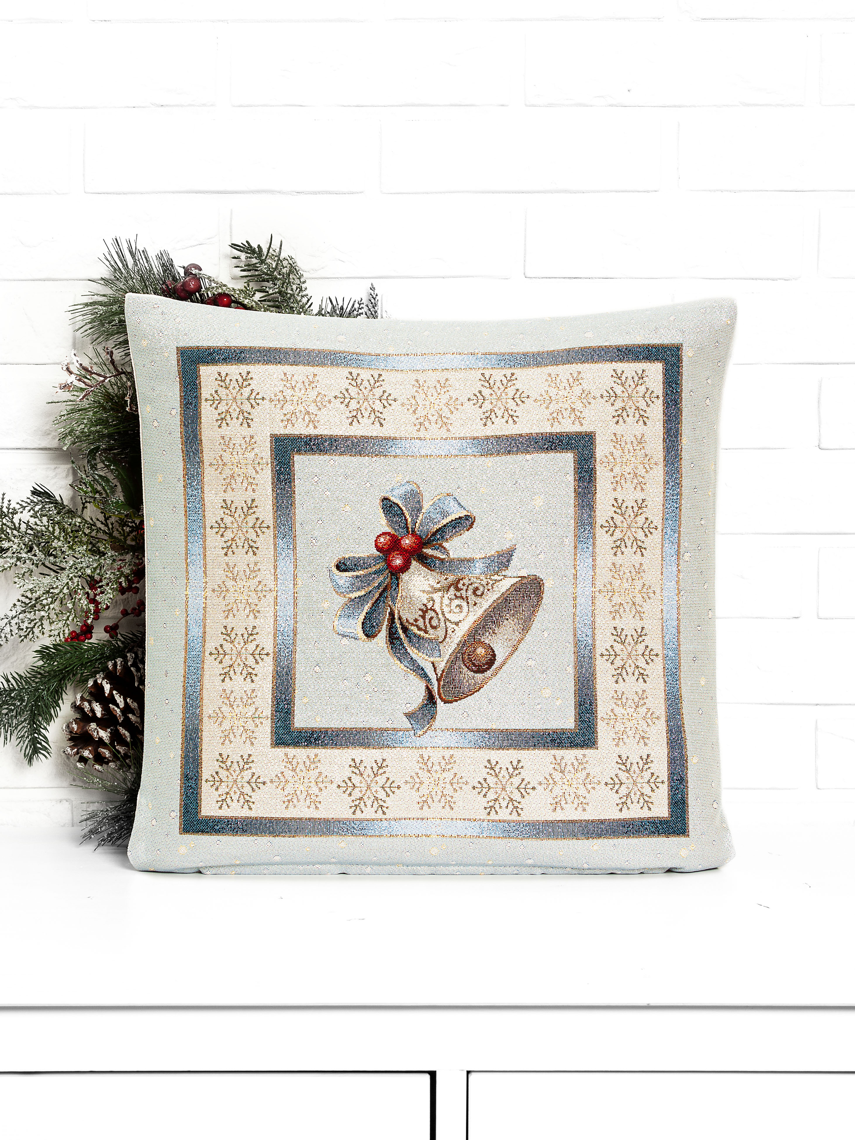 Новогодний вечер Колокольчик голубой фон Наволочка 45х45 см 2101019