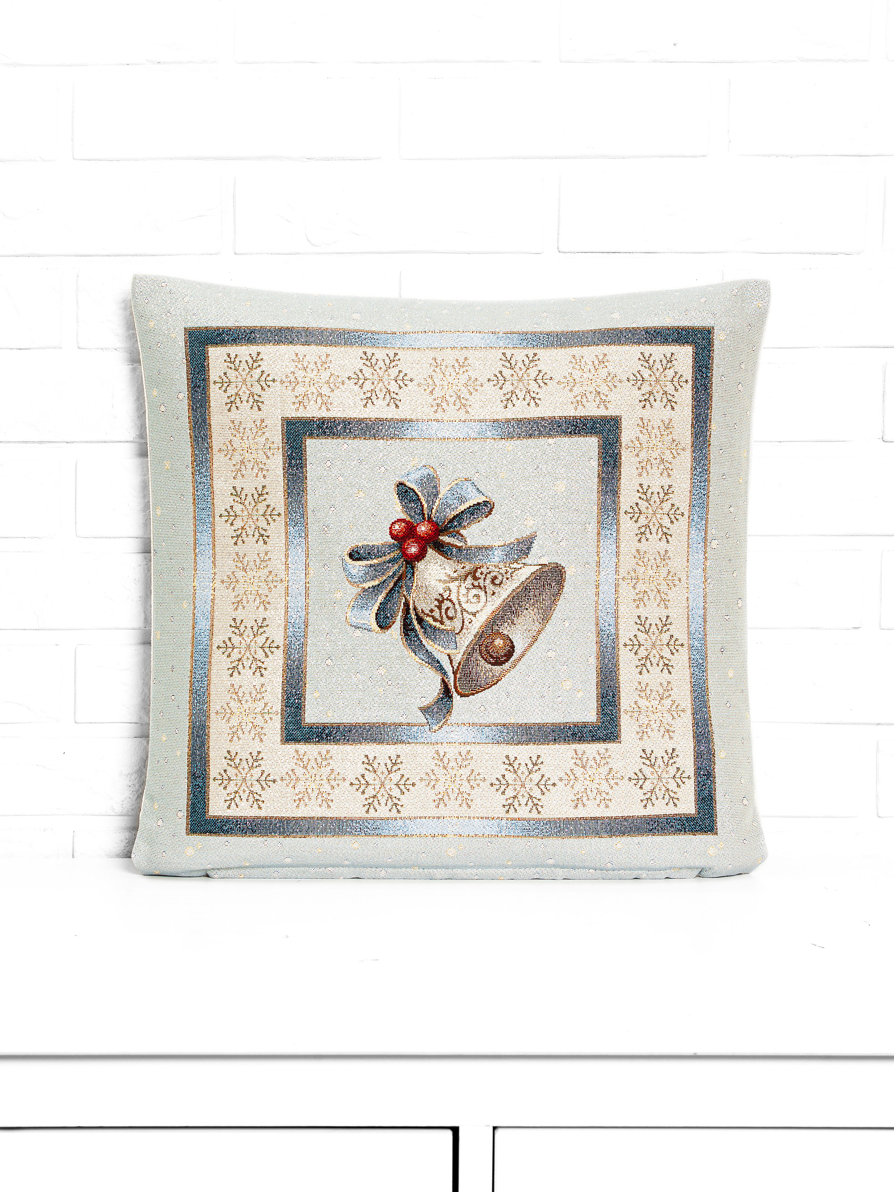 Новогодний вечер Колокольчик голубой фон Наволочка 45х45 см 2101019