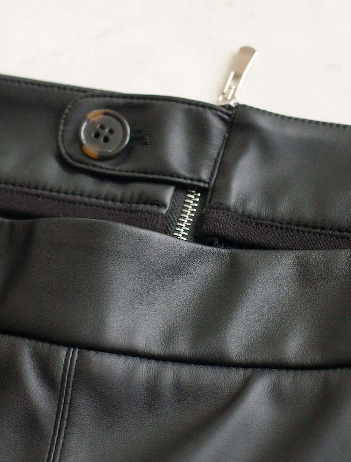 Мини-юбка из эластичной эко-кожи