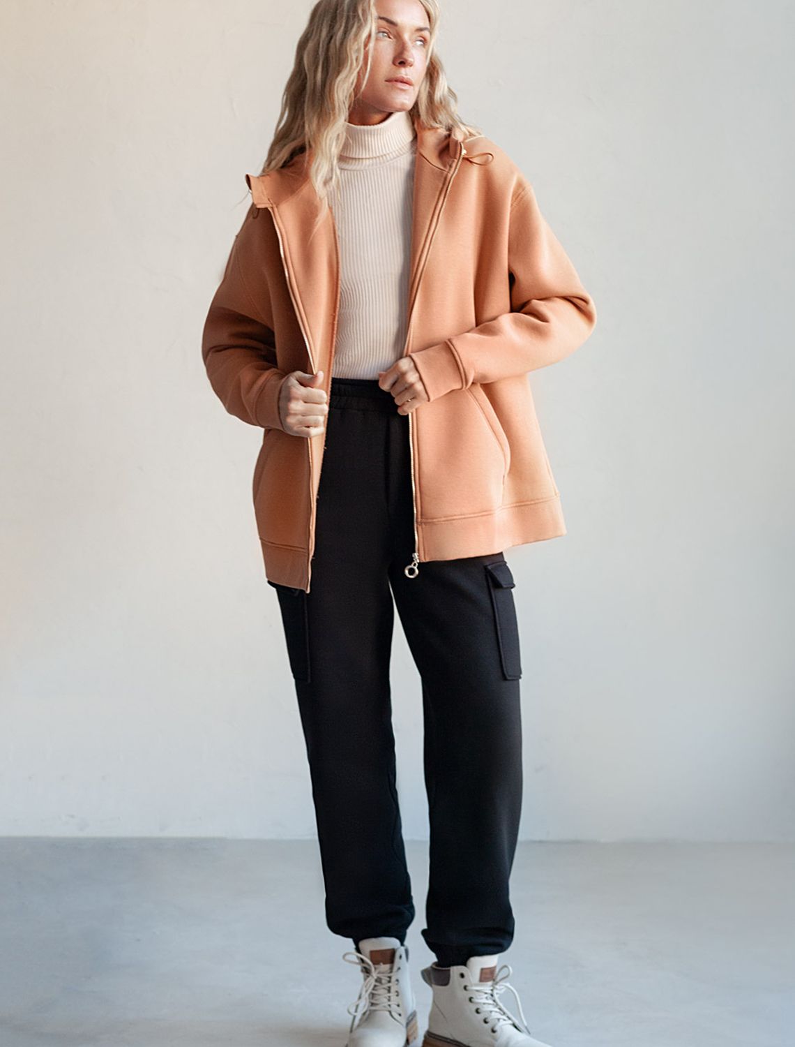 Ст.цена 3290р Худи на молнии из премиального футера трехнитки с начесом D49.062 охра