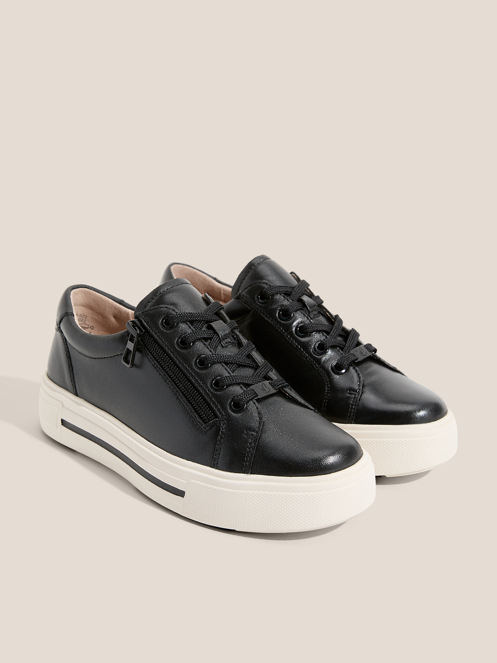 6840 р. 12000 р. Женские кеды CAPRICE MANOU