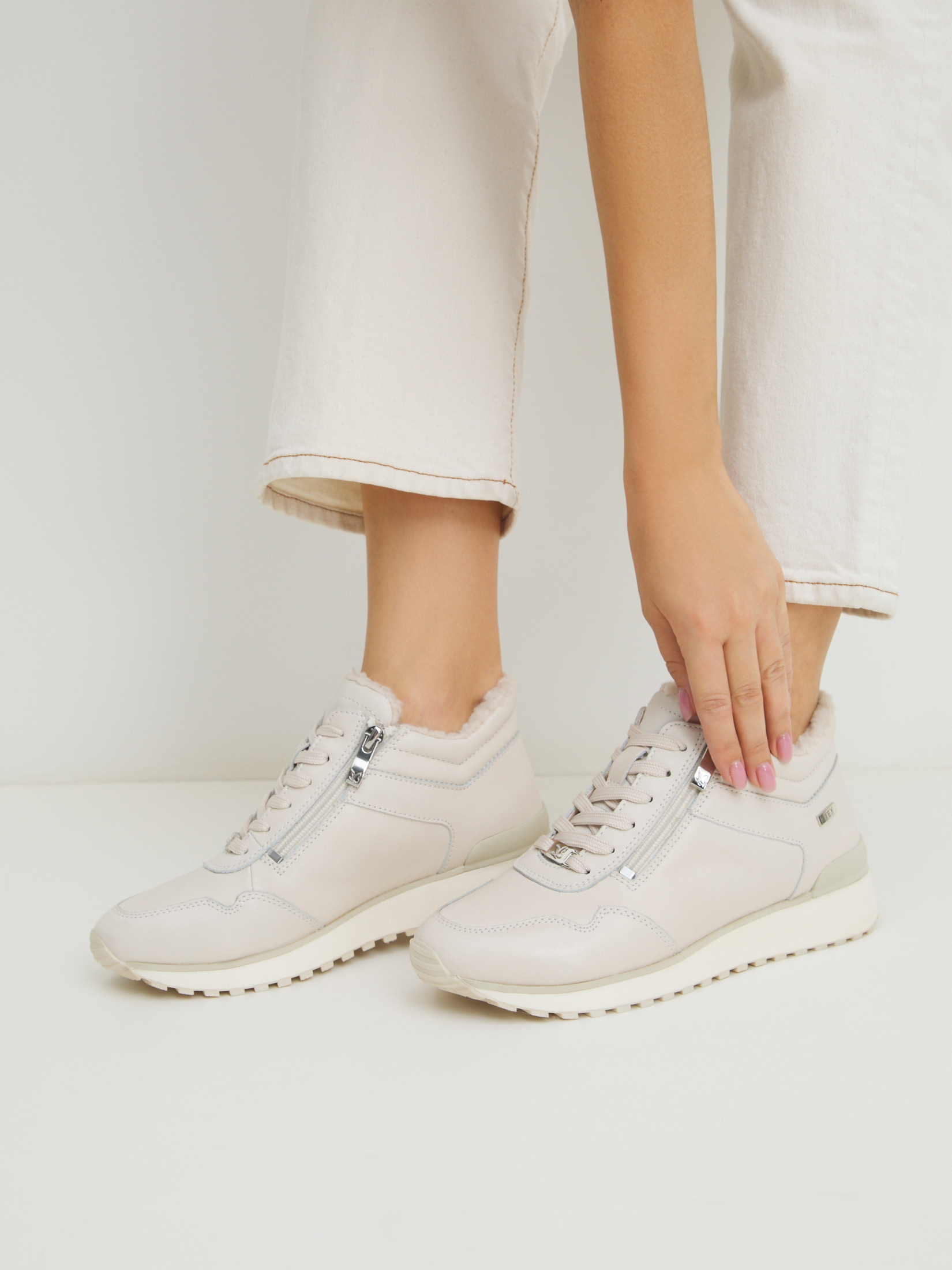 6555 р. 11500 р. Женские высокие кроссовки CAPRICE KAIA