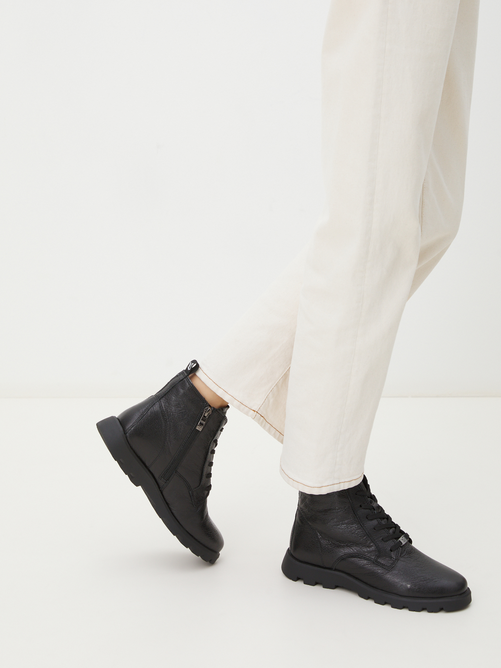 7695 р. 13500 р. Женские ботинки CAPRICE KAIA