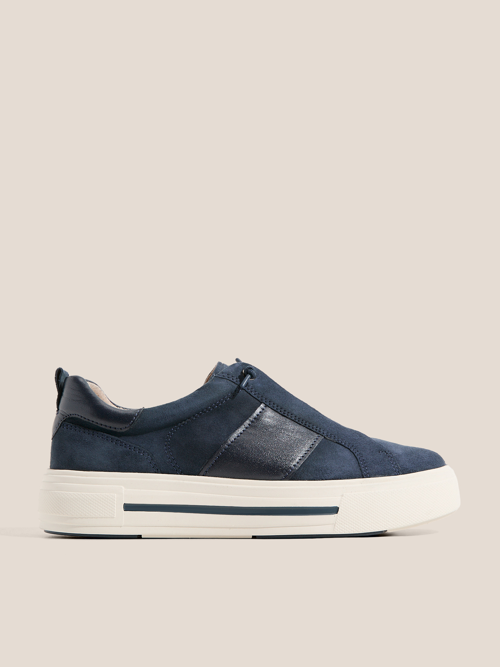 6840 р. 12000 р. Женские кеды CAPRICE MANOU