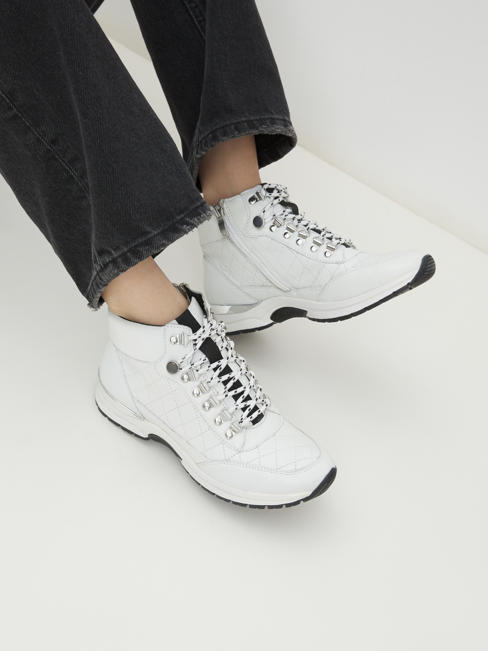 8151 р. 14300 р. Женские высокие кроссовки CAPRICE LEA