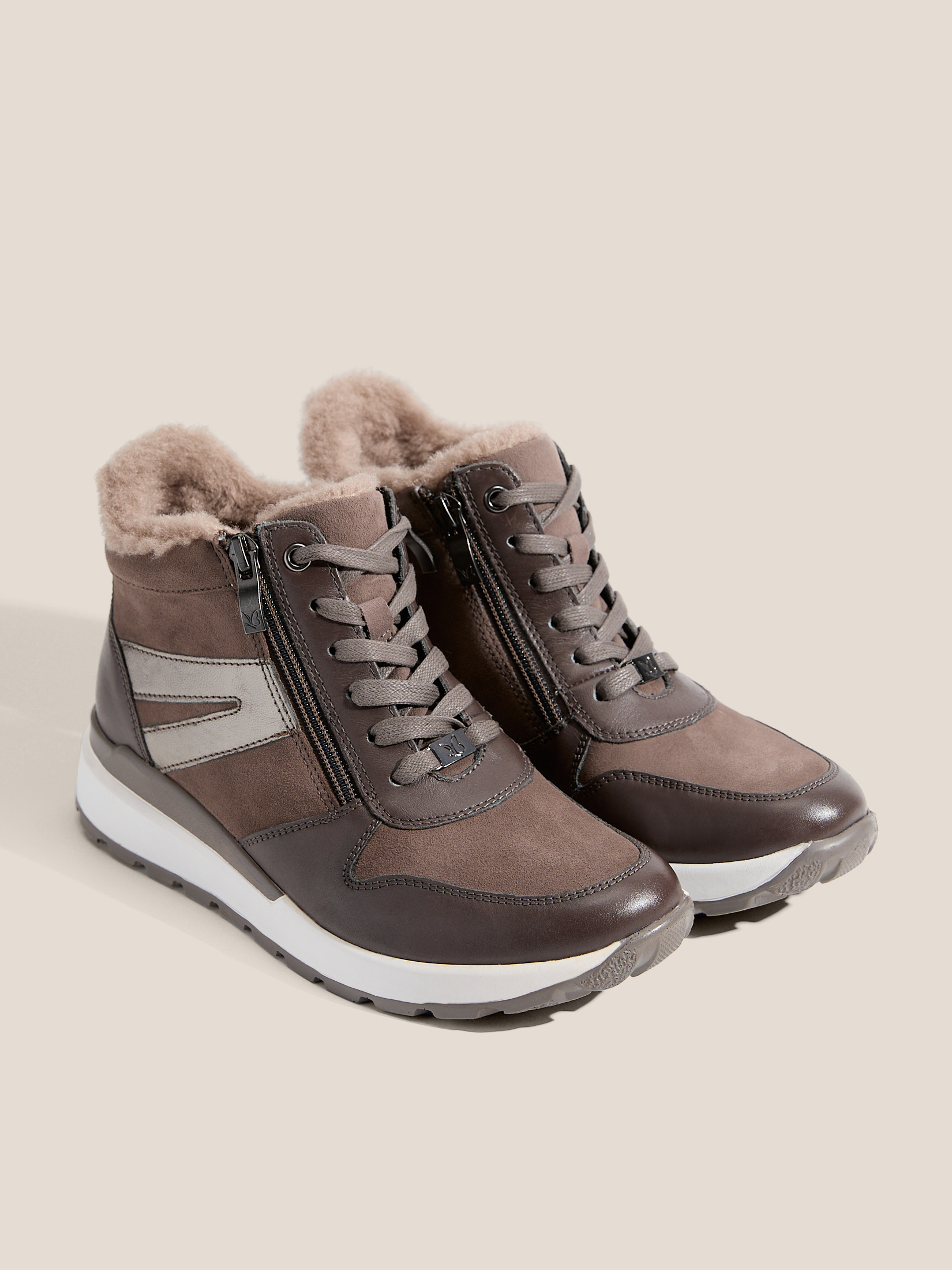 9120 р. 16000 р. Женские высокие кроссовки CAPRICE FRANZI