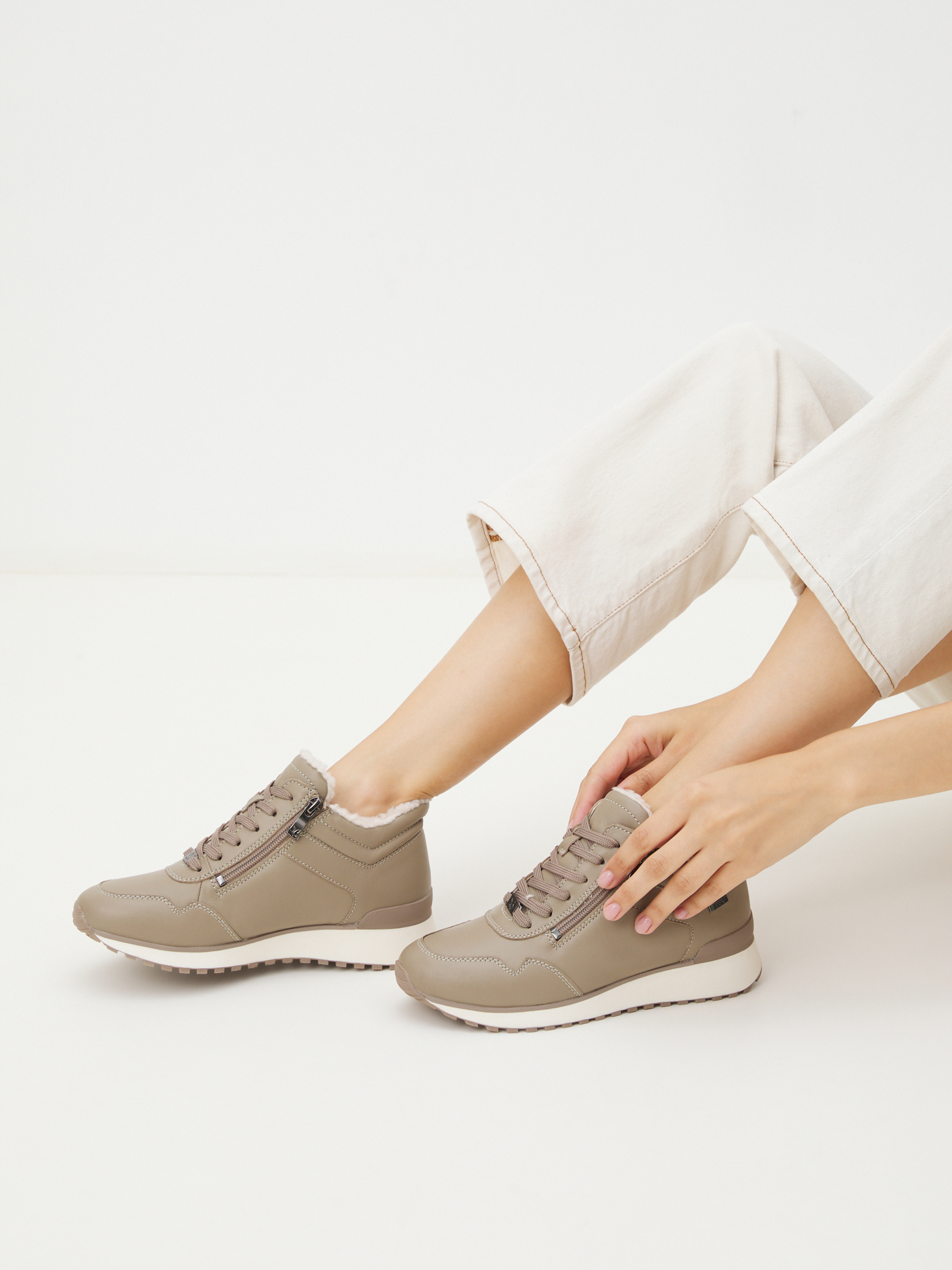 7695 р. 13500 р. Женские кроссовки CAPRICE KAIA