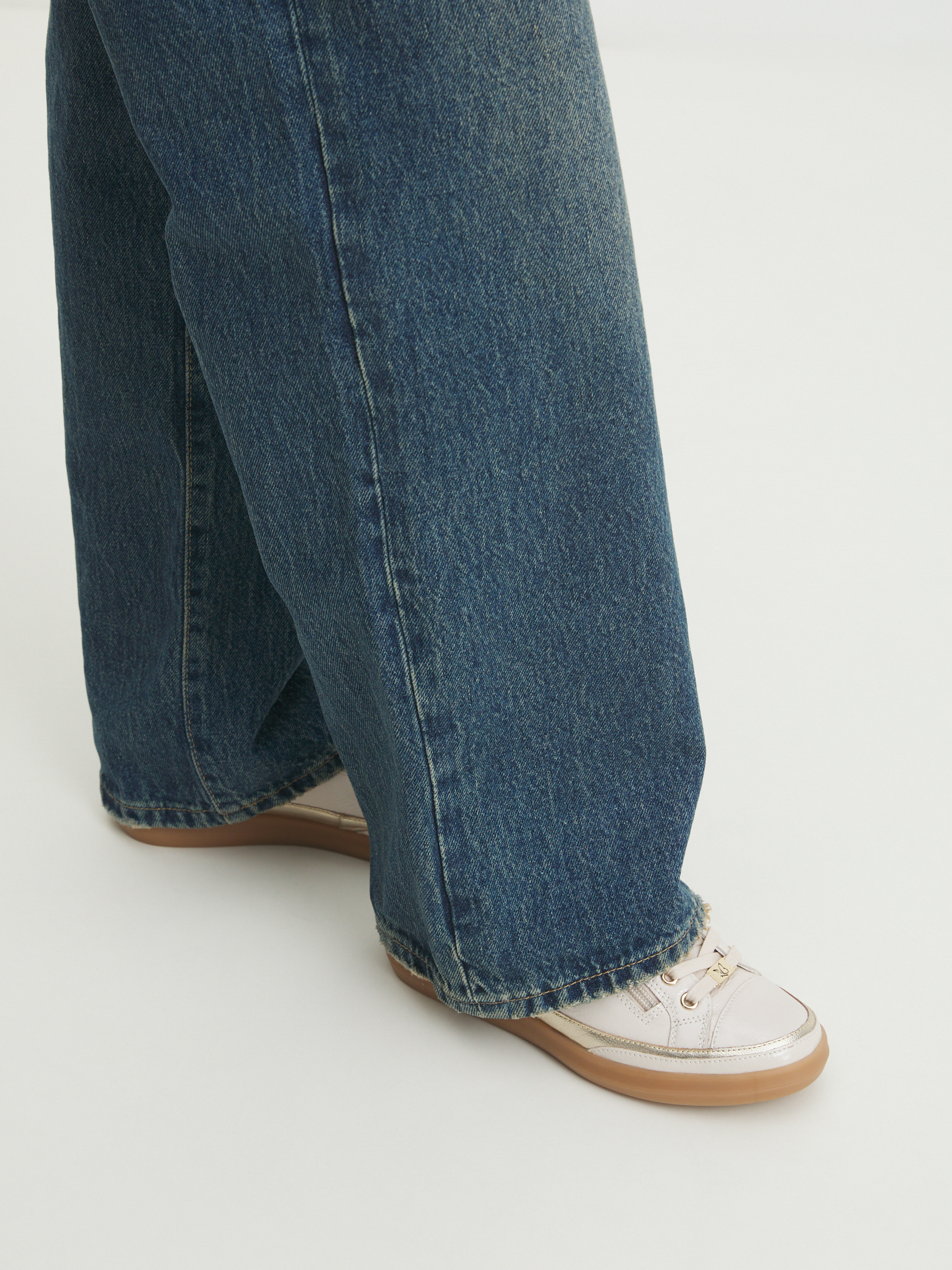 5586 р. 9800 р. Женские кеды CAPRICE MANOU