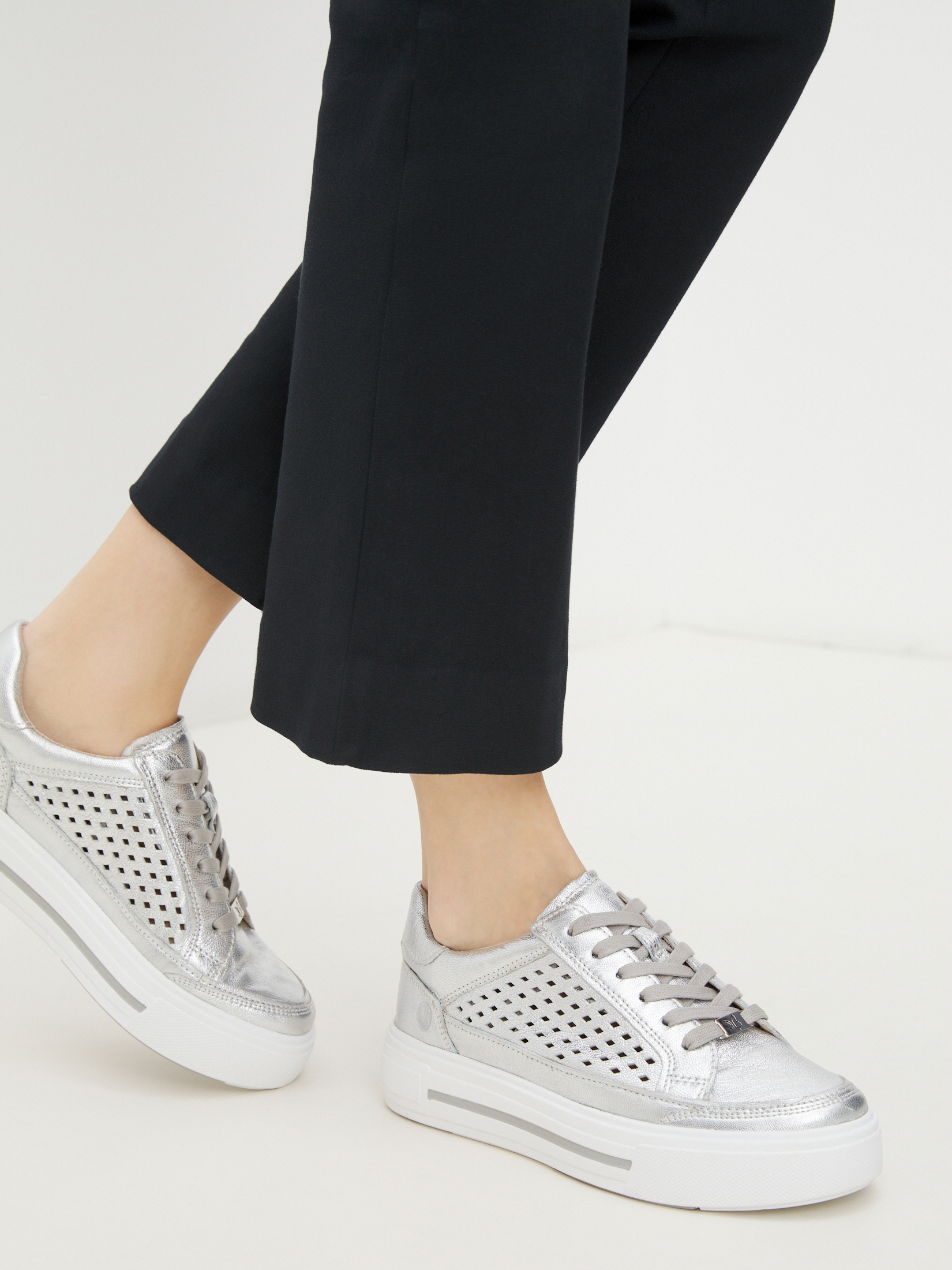 6156 р. 10800 р. Женские кеды CAPRICE MANOU