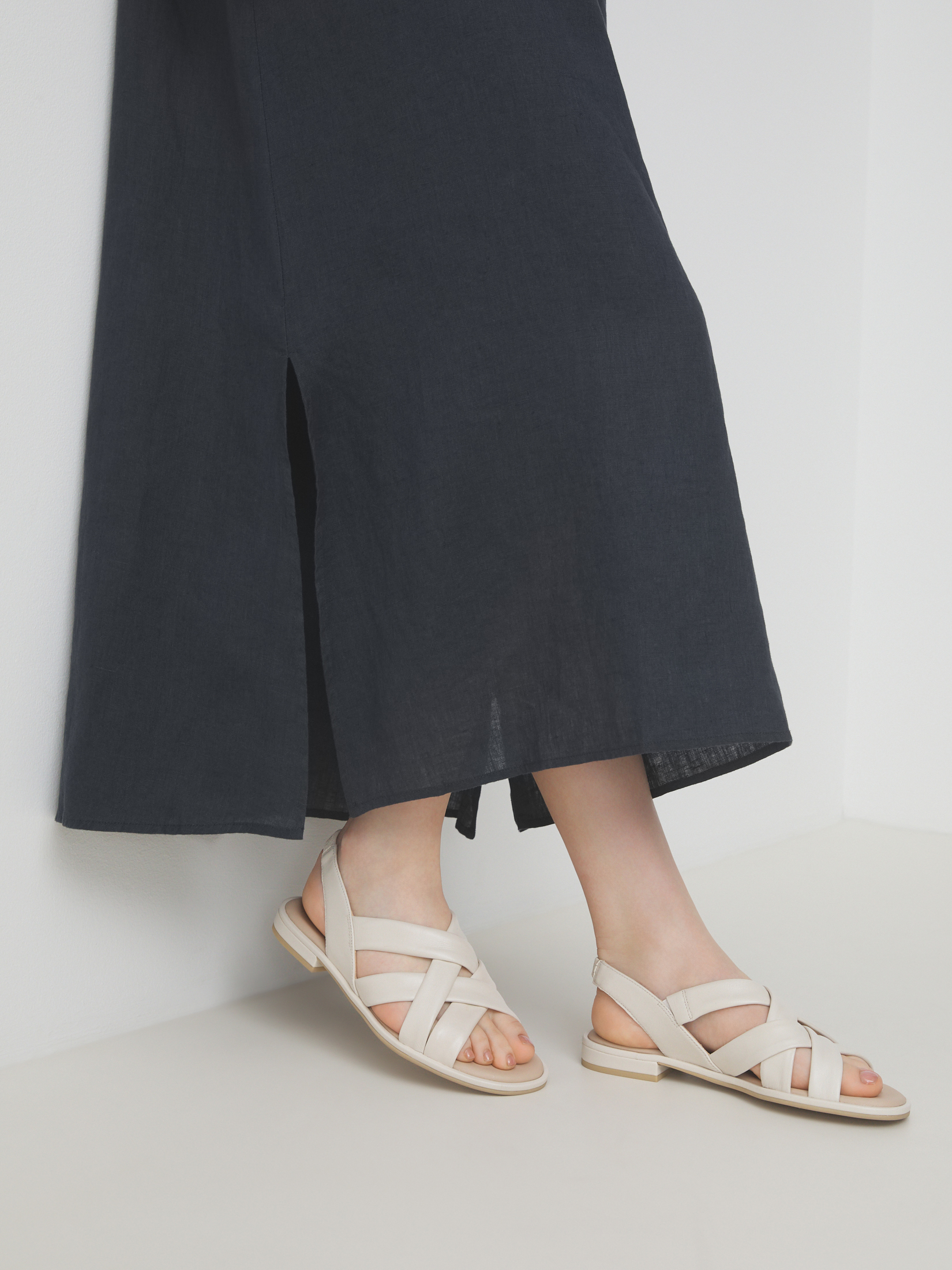 4674 р. 8200 р. Женские сандалии CAPRICE MONACO