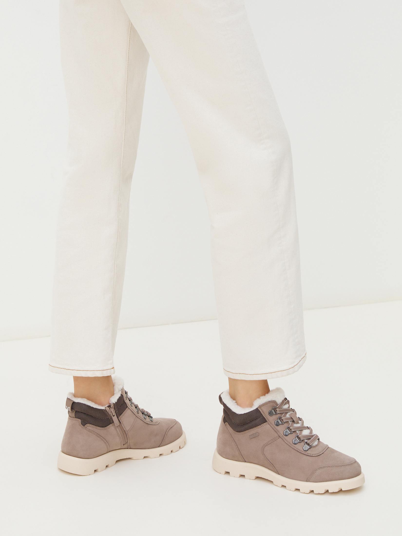 7695 р. 13500 р. Женские ботинки CAPRICE KAIA