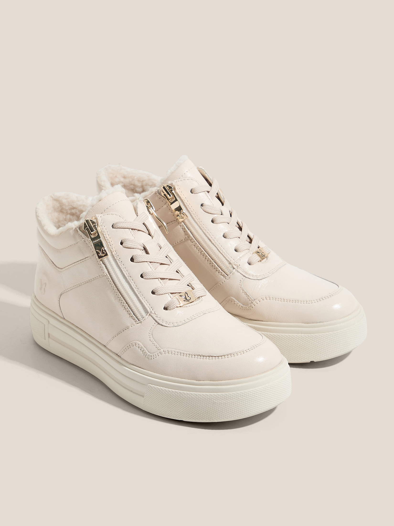 9120 р. 16000 р. Женские высокие кеды CAPRICE MANOU