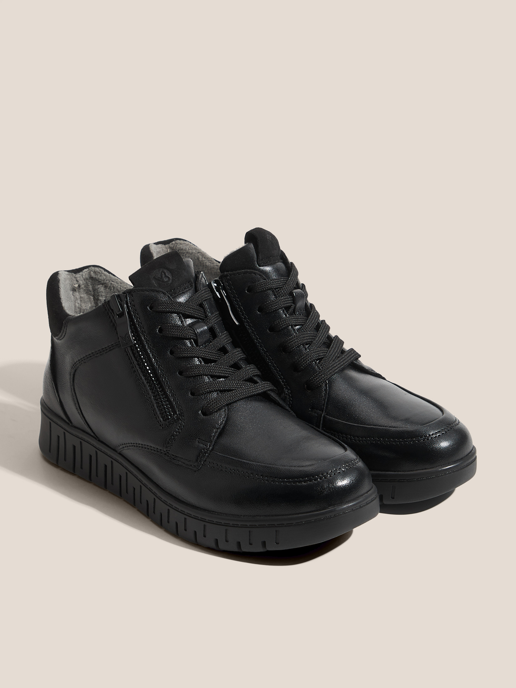 7695 р. 13500 р. Женские высокие кеды CAPRICE FINA