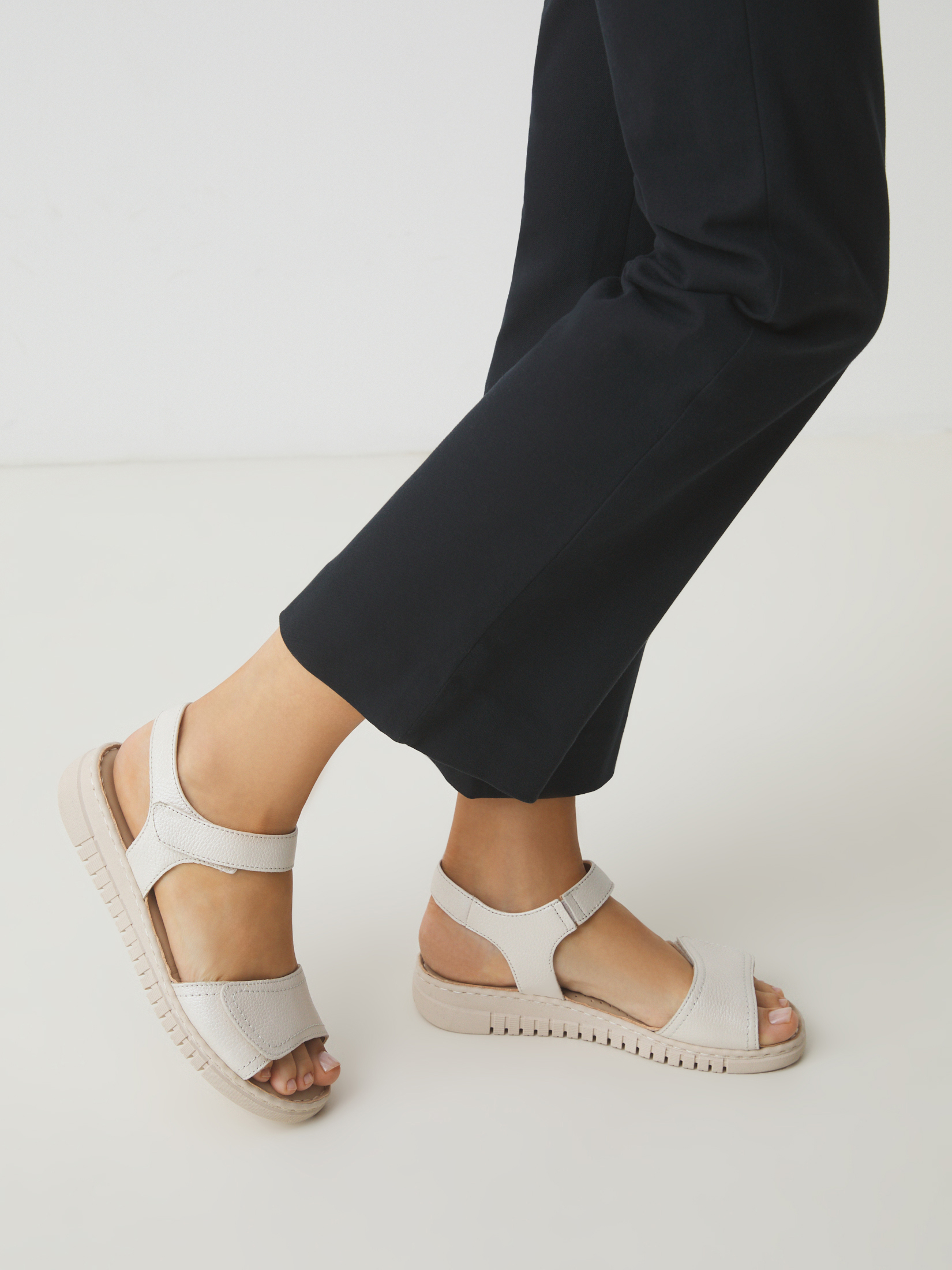 4104 р. 7200 р. Женские сандалии CAPRICE KARIN