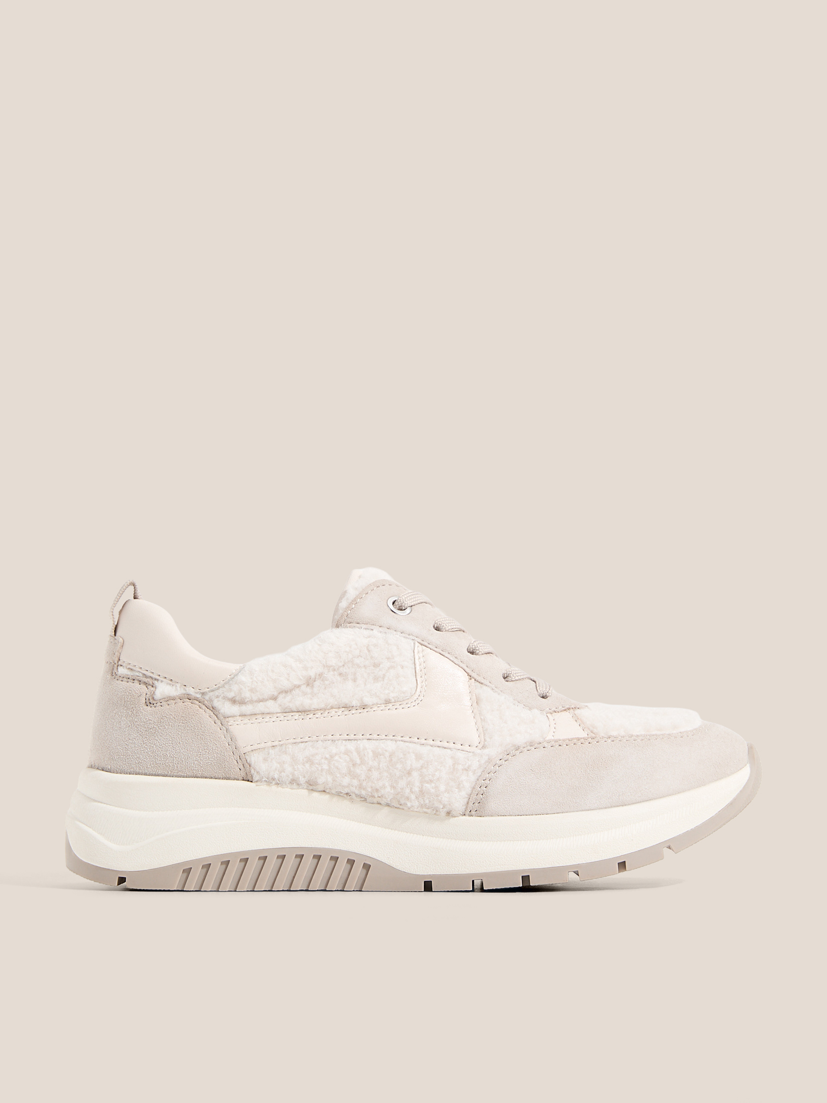 6840 р. 12000 р. Женские кроссовки CAPRICE KAIA