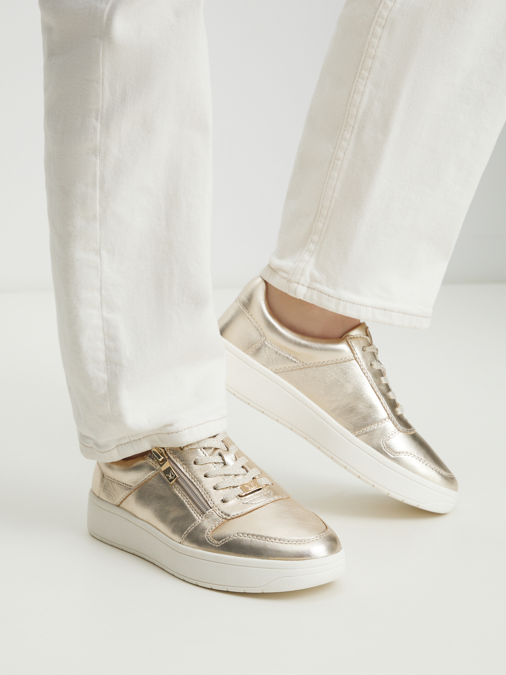 5301 р. 9300 р. Женские кеды CAPRICE ABBY