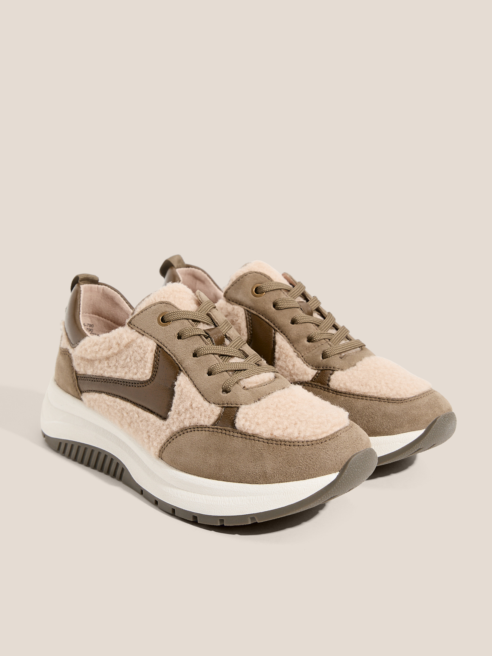 6840 р. 12000 р. Женские кроссовки CAPRICE KAIA