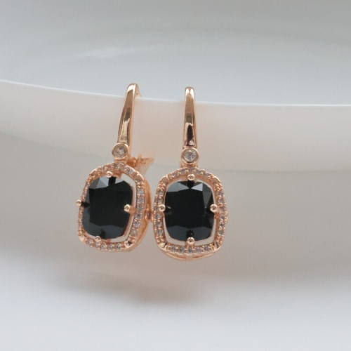 Серьги с камнем ювелирная бижутерия коллекция 