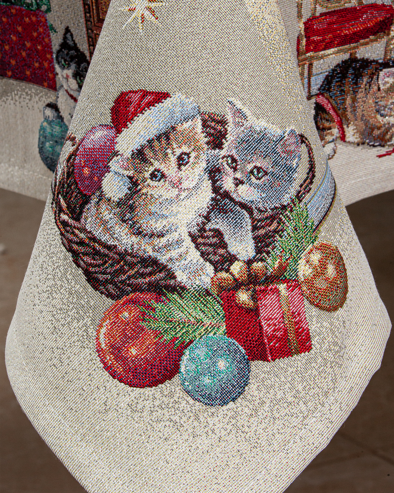 Котята у камина Скатерть 140х140 см 2104030