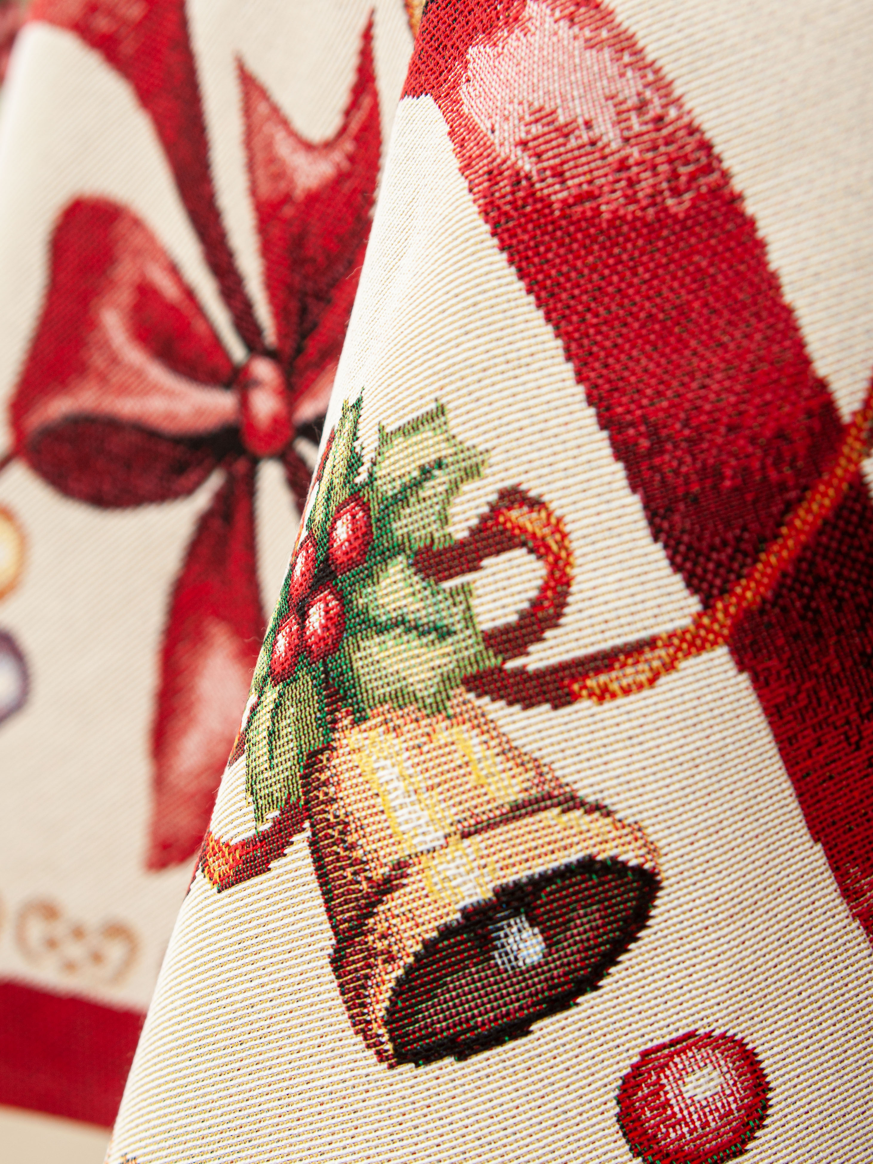 Красные бантики Скатерть круг д140 см 2109395