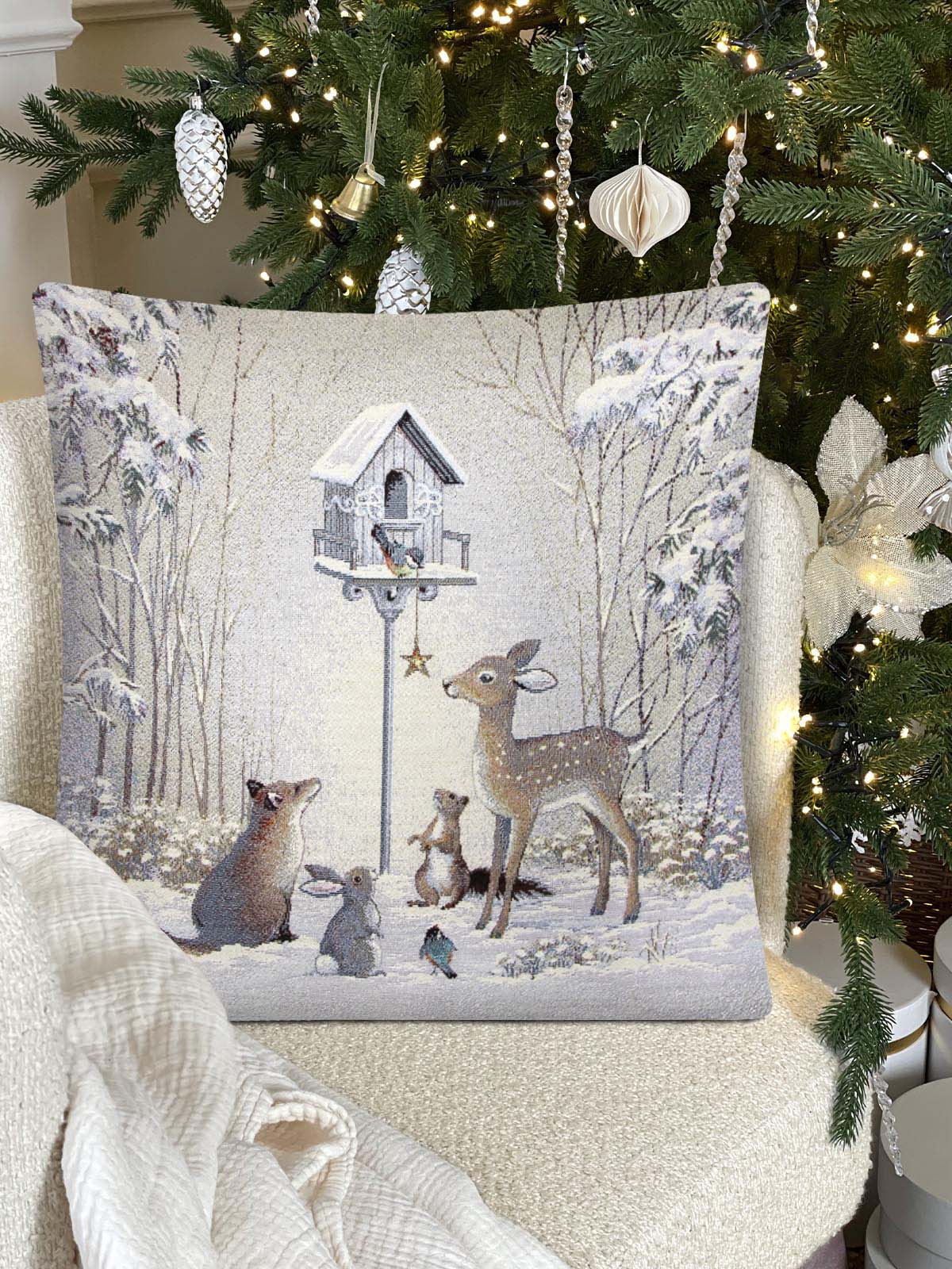 Лесные друзья у кормушки Наволочка 45х45 см 2101035 Серебро