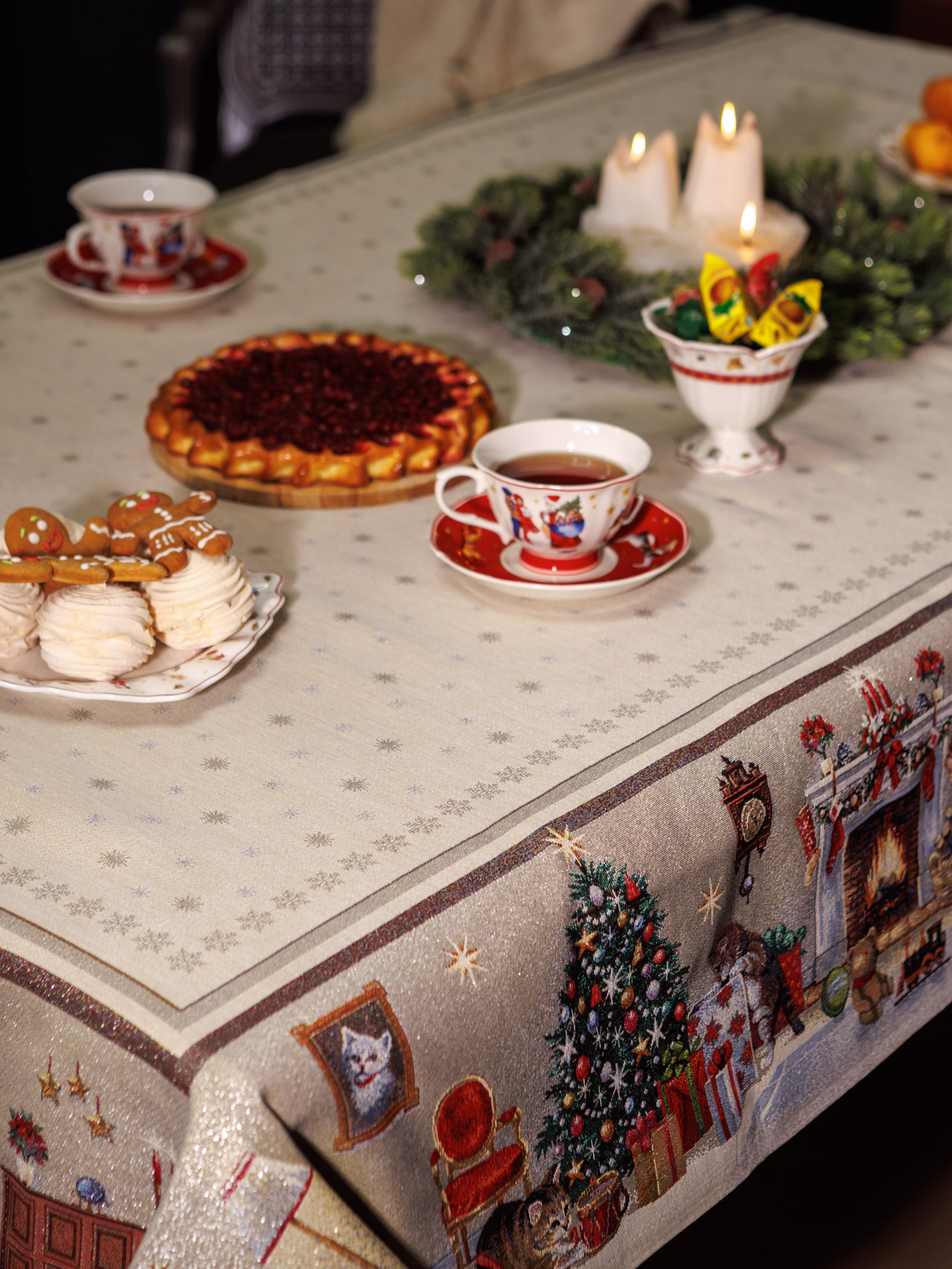 Котята у камина Скатерть 120х140 см 2107837 люрекс