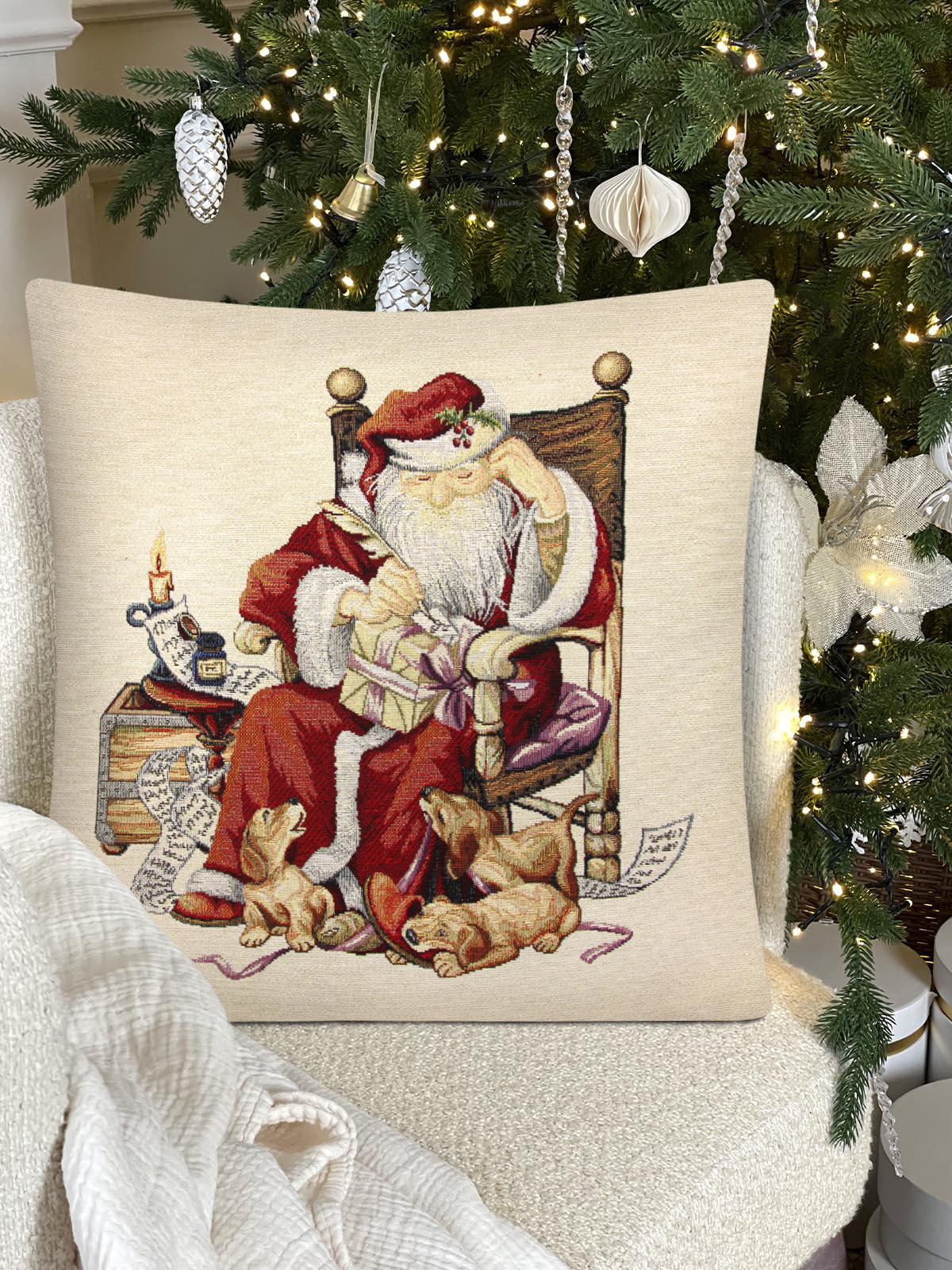 Дед Мороз и щенки Люрекс Наволочка 45х45 см 2104453