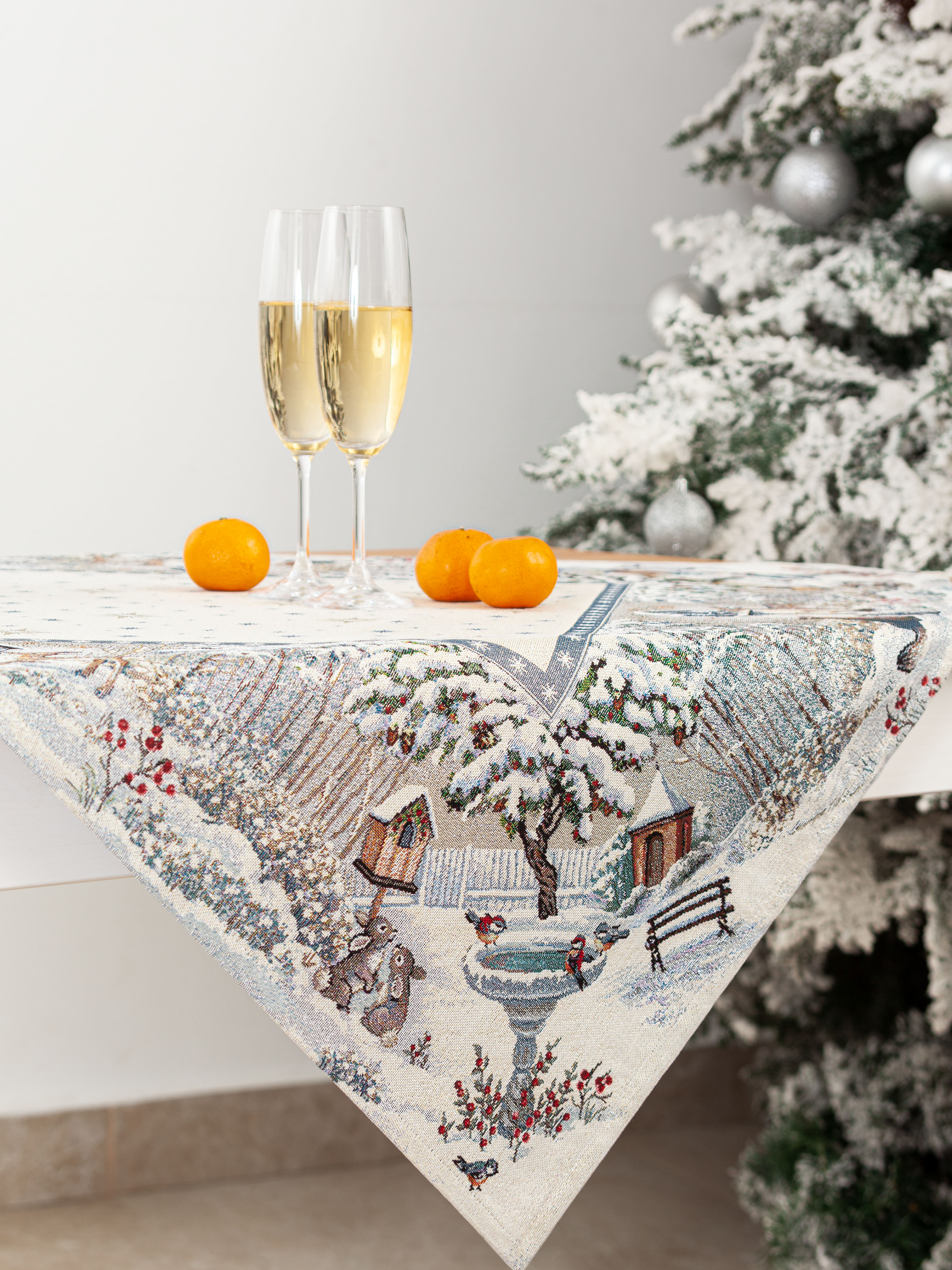 Лесные друзья у кормушки Салфетка 100х100 см 2101297 серебро