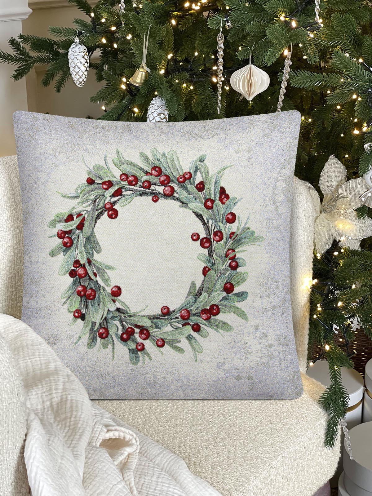 Новогодние ягоды Наволочка 45х45 см серебро 2101305