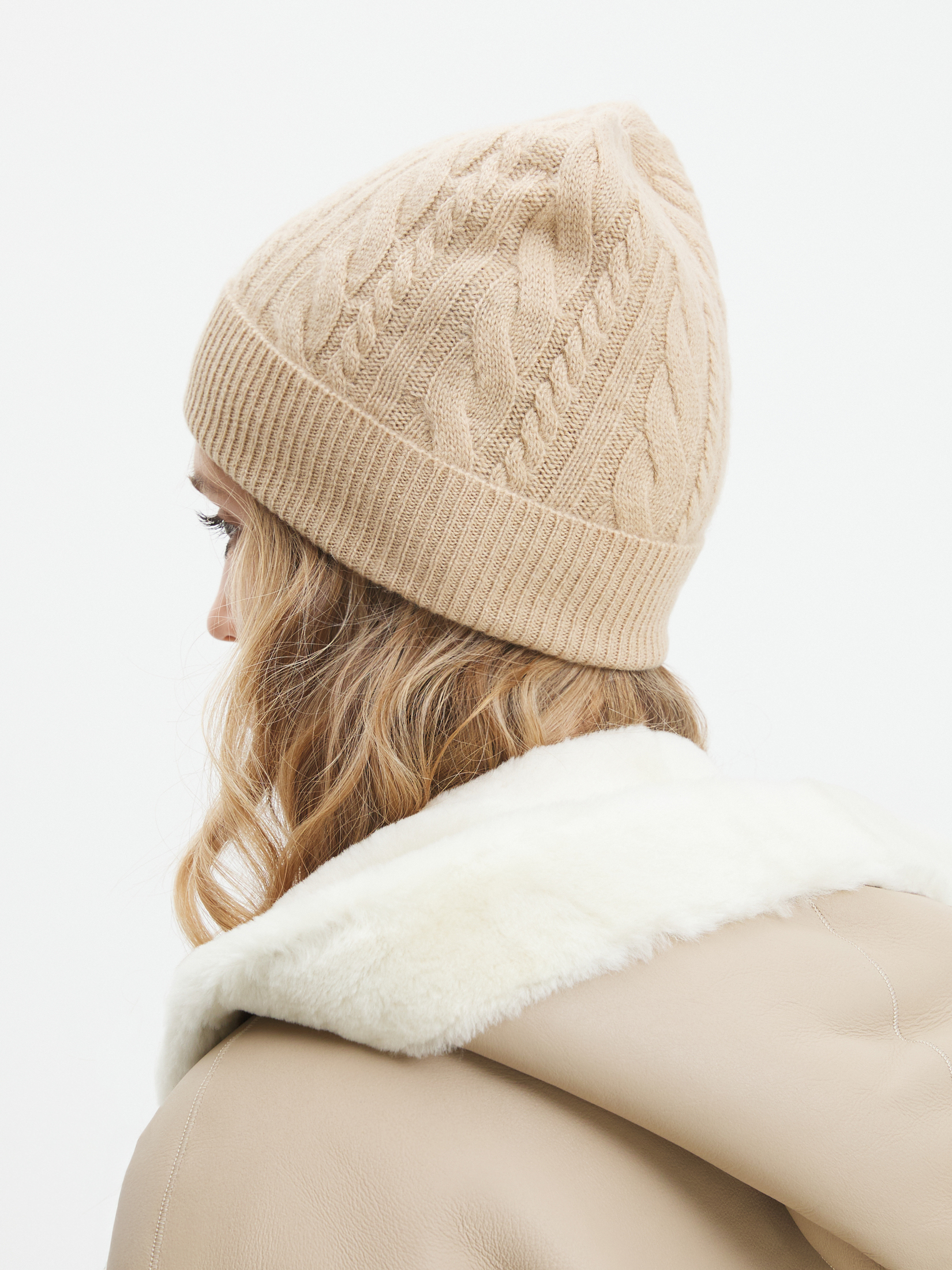 2204 р. 5510 р. Женская шапка MAISON DAVID Camel hair hat
