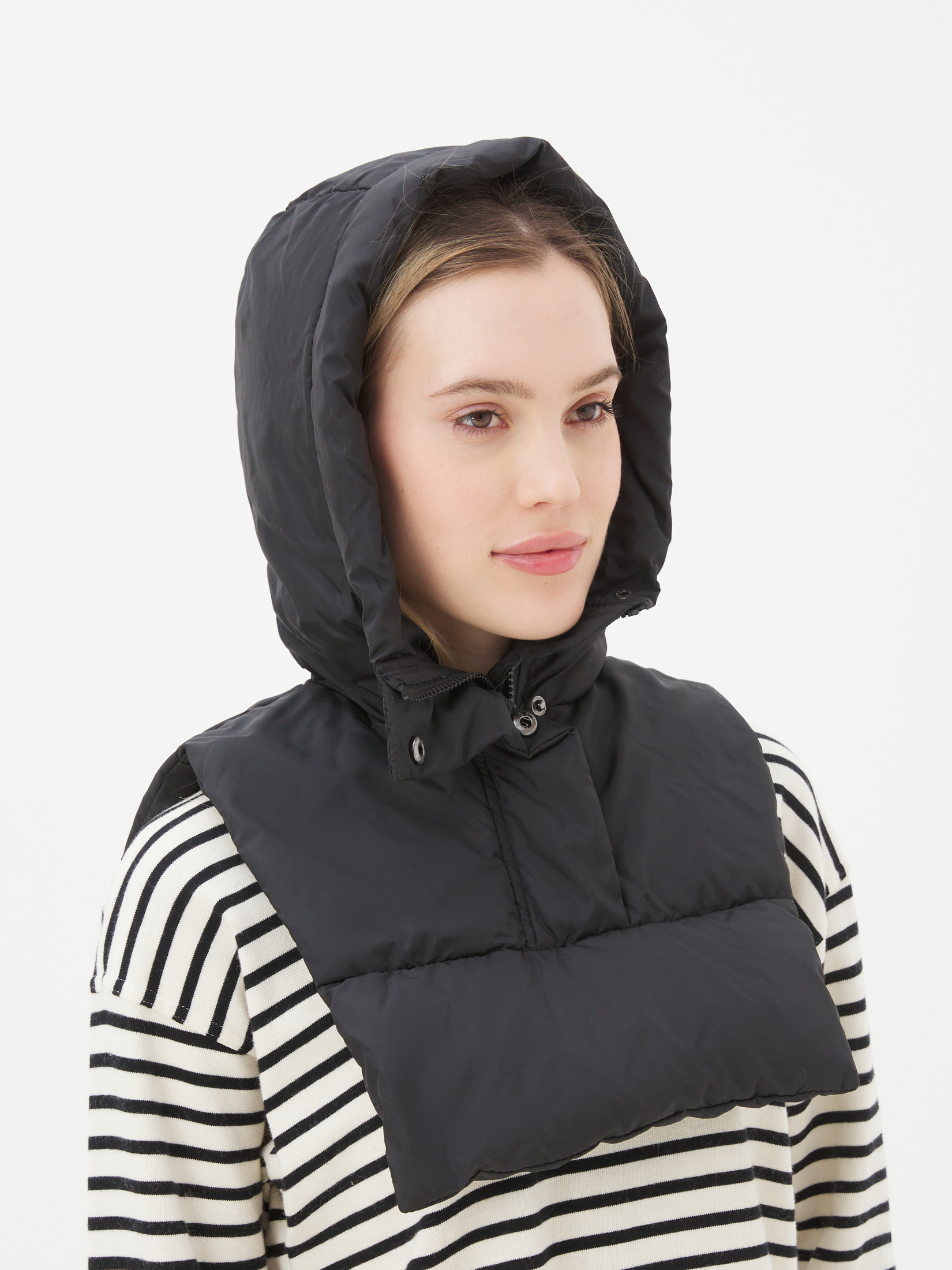 1664 р. 4160 р. Женский капюшон MAISON DAVID