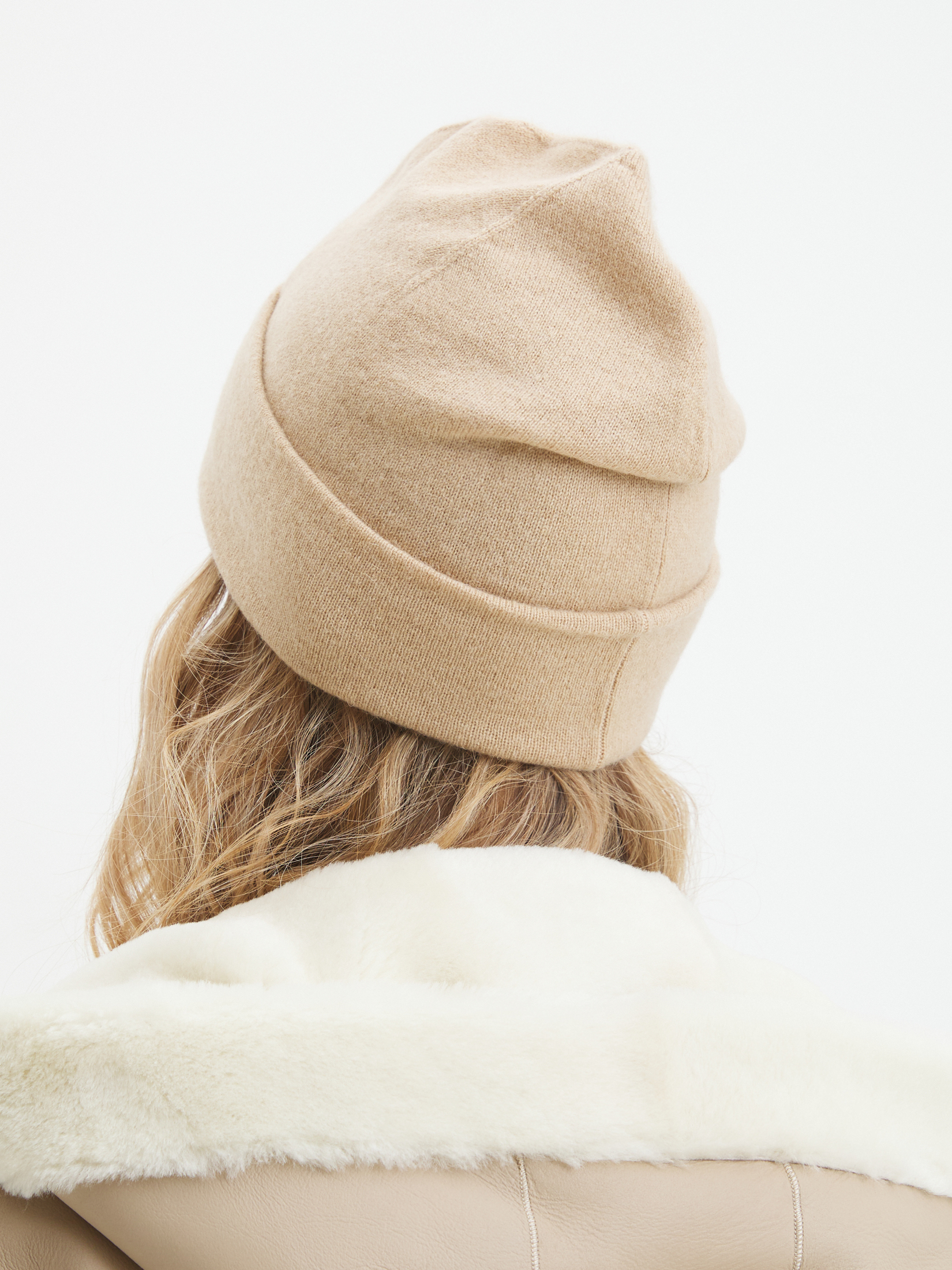 1864 р. 4660 р. Женская шапка MAISON DAVID