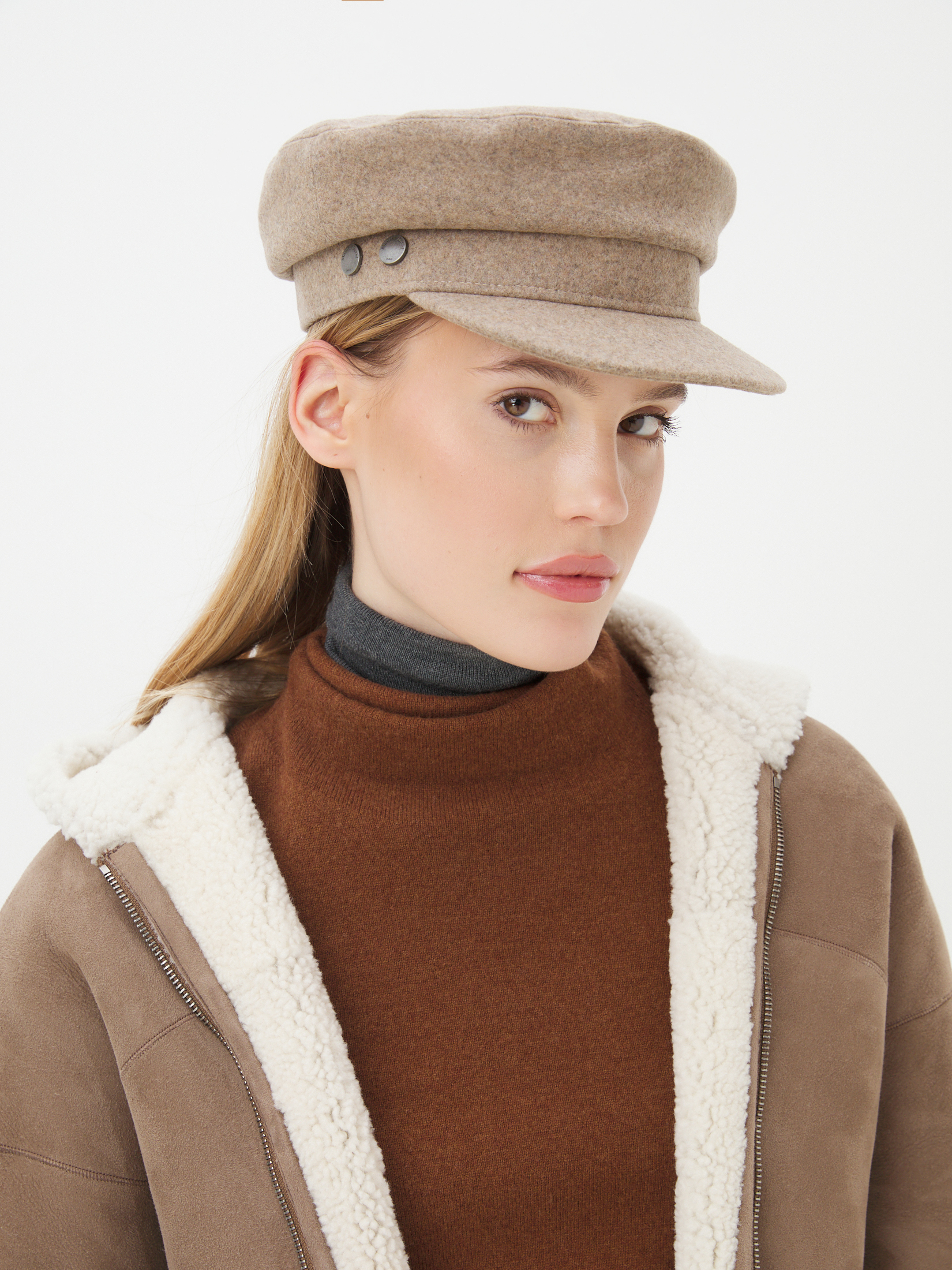 1324 р. 3310 р. Женская кепка MAISON DAVID