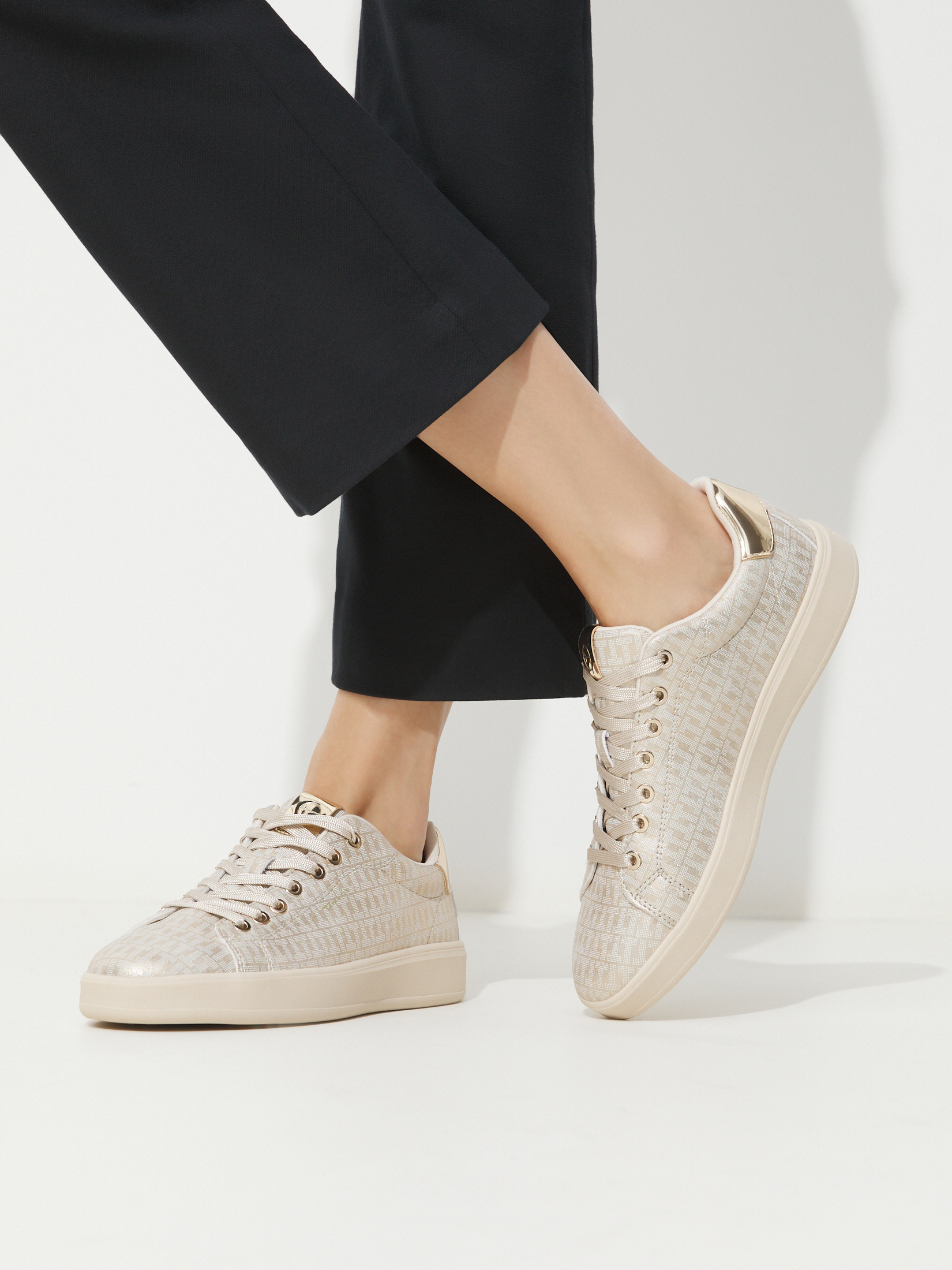 4275 р. 7500 р. Женские кеды TAMARIS SKYLAR