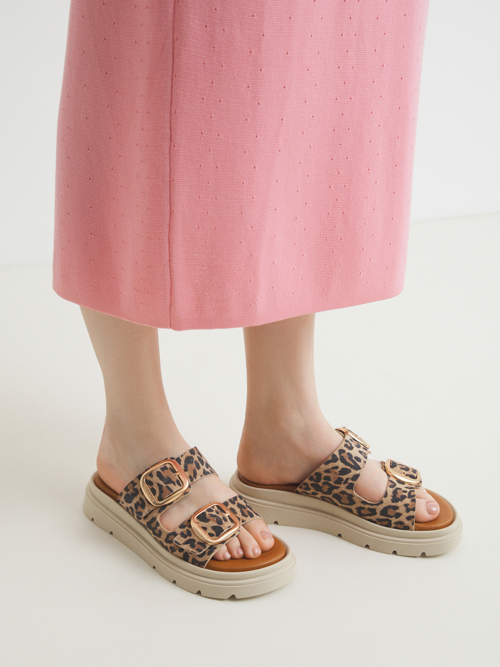 6720 р. 12000 р. Женские шлепанцы TAMARIS JADIMA