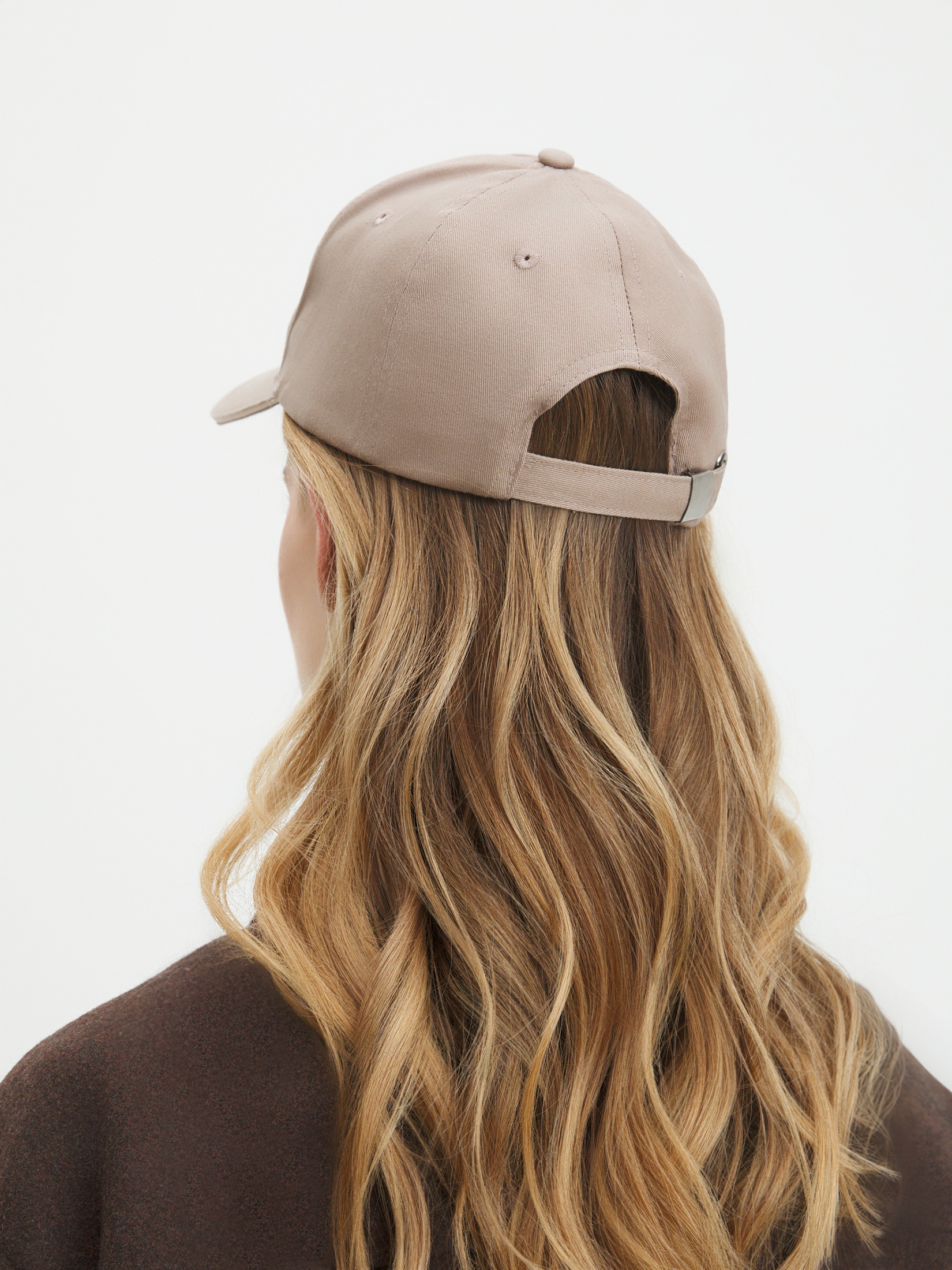 436 р. 1090 р. Бейсболка MAISON DAVID