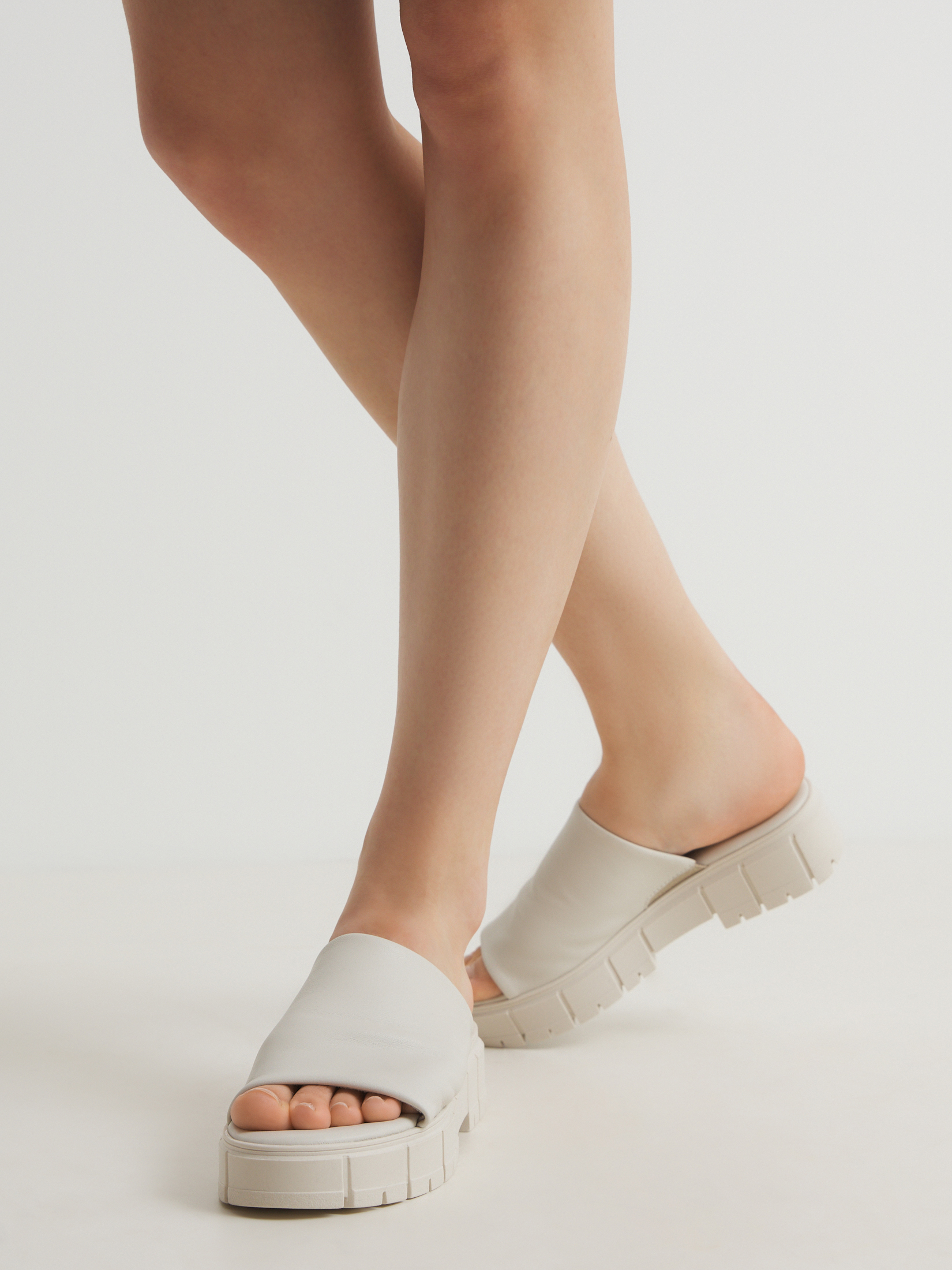 5208 р. 9300 р. Женские шлепанцы TAMARIS NELL