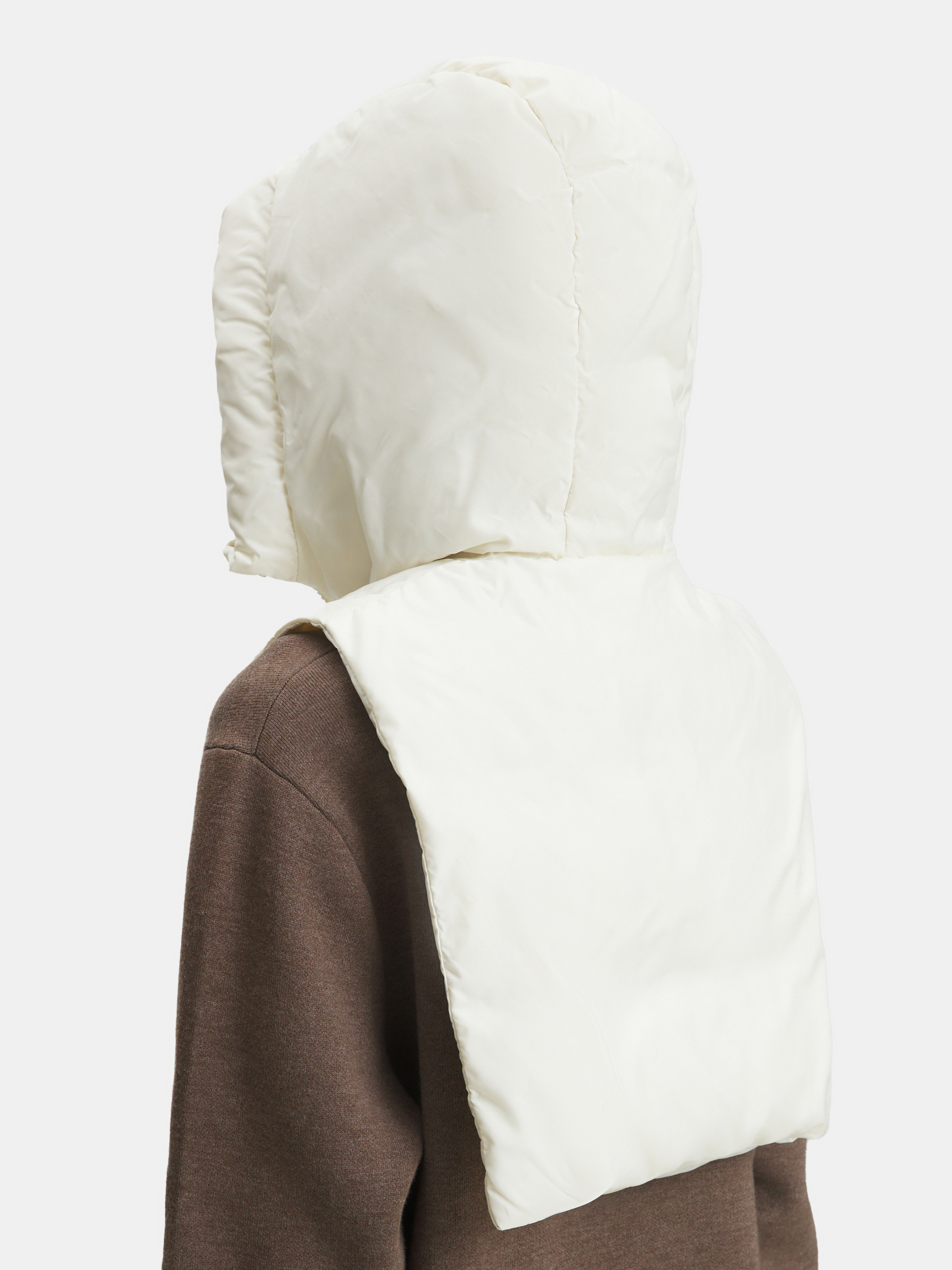 1664 р. 4160 р. Женский капюшон MAISON DAVID