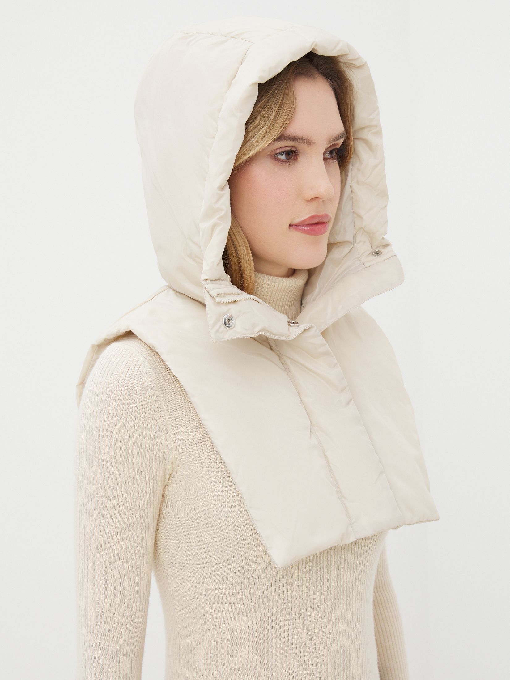 1664 р. 4160 р. Женский капюшон MAISON DAVID