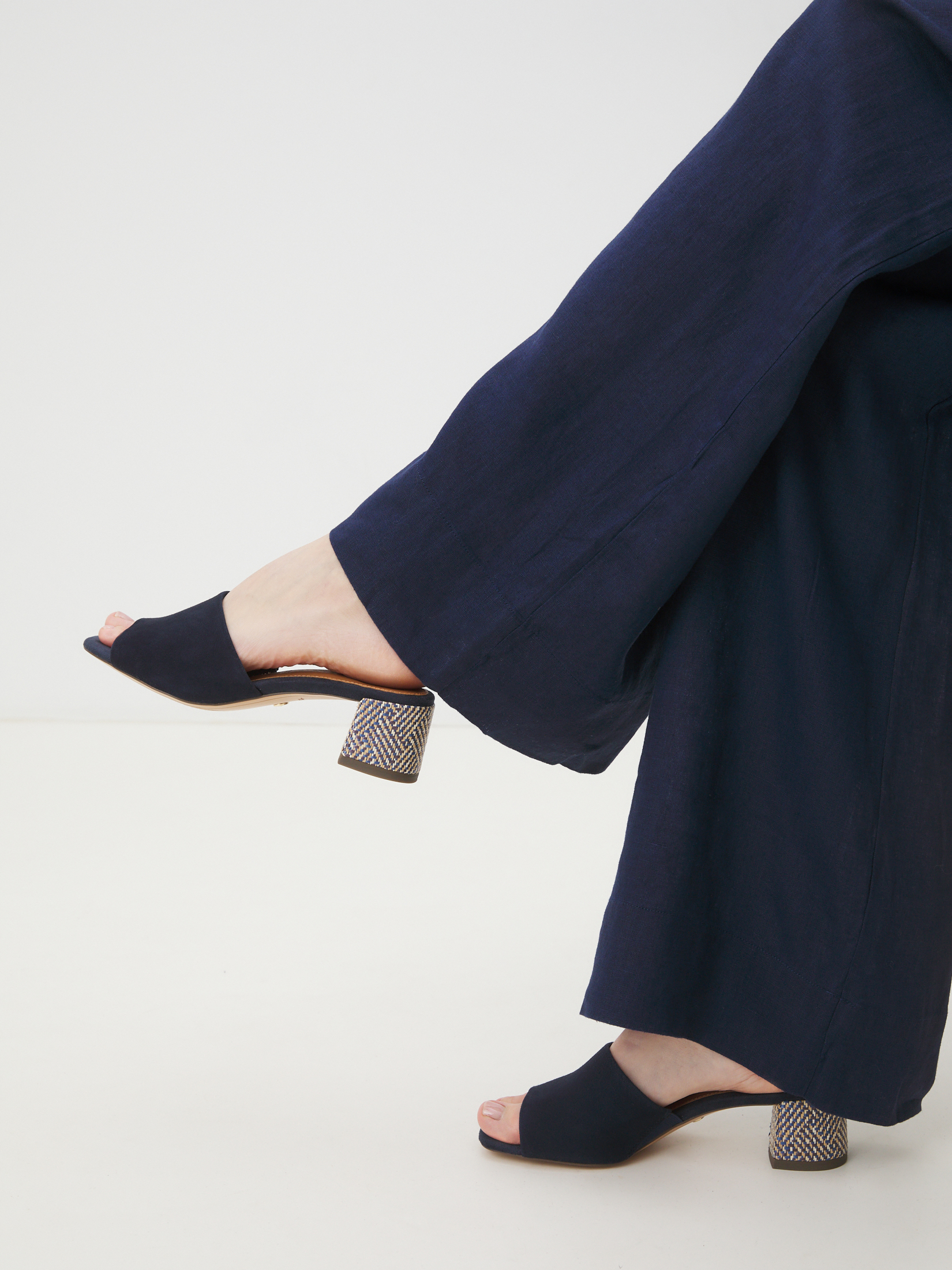 3920 р. 7000 р. Мюли TAMARIS PAOLA