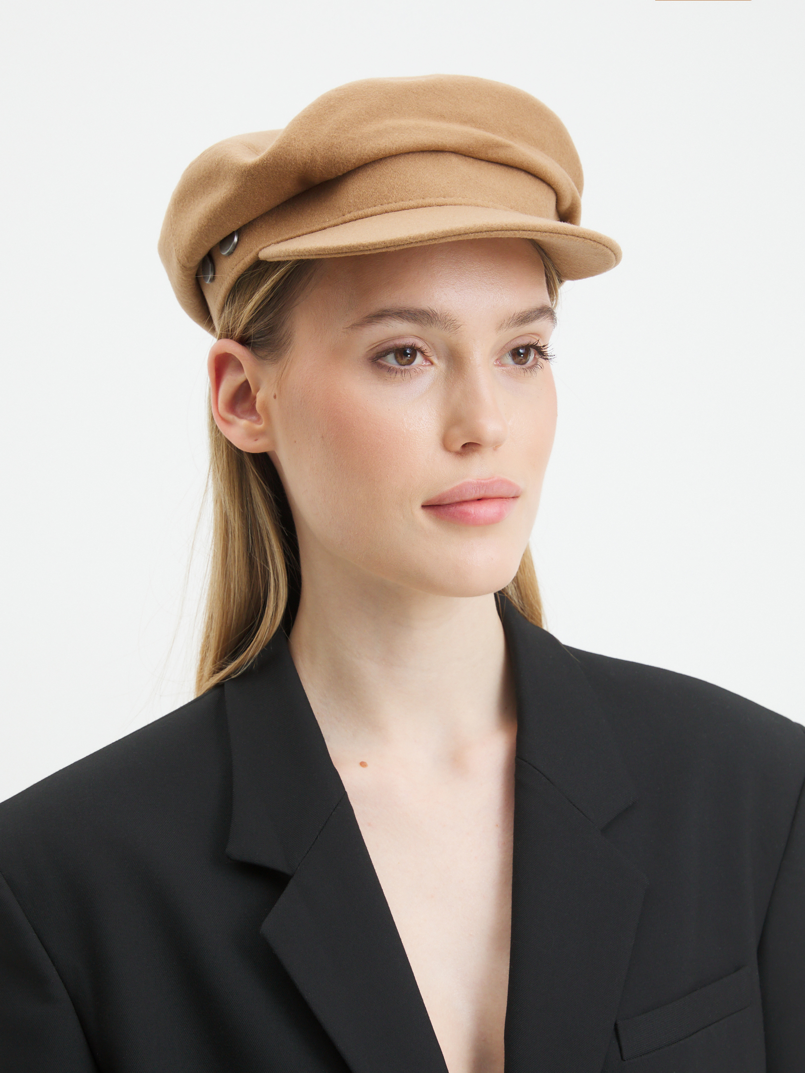 1324 р. 3310 р. Женская кепка MAISON DAVID