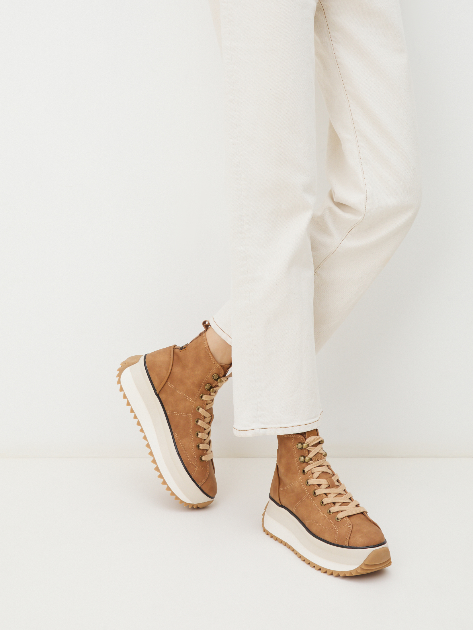 6128 р. 10750 р. Женские высокие кеды TAMARIS MILENA