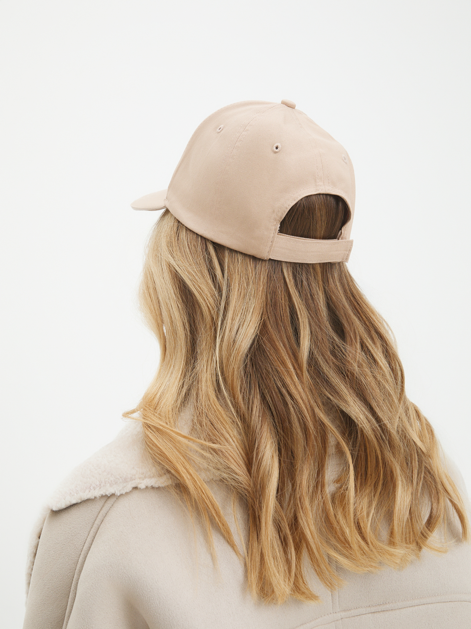 436 р. 1090 р. Бейсболка MAISON DAVID