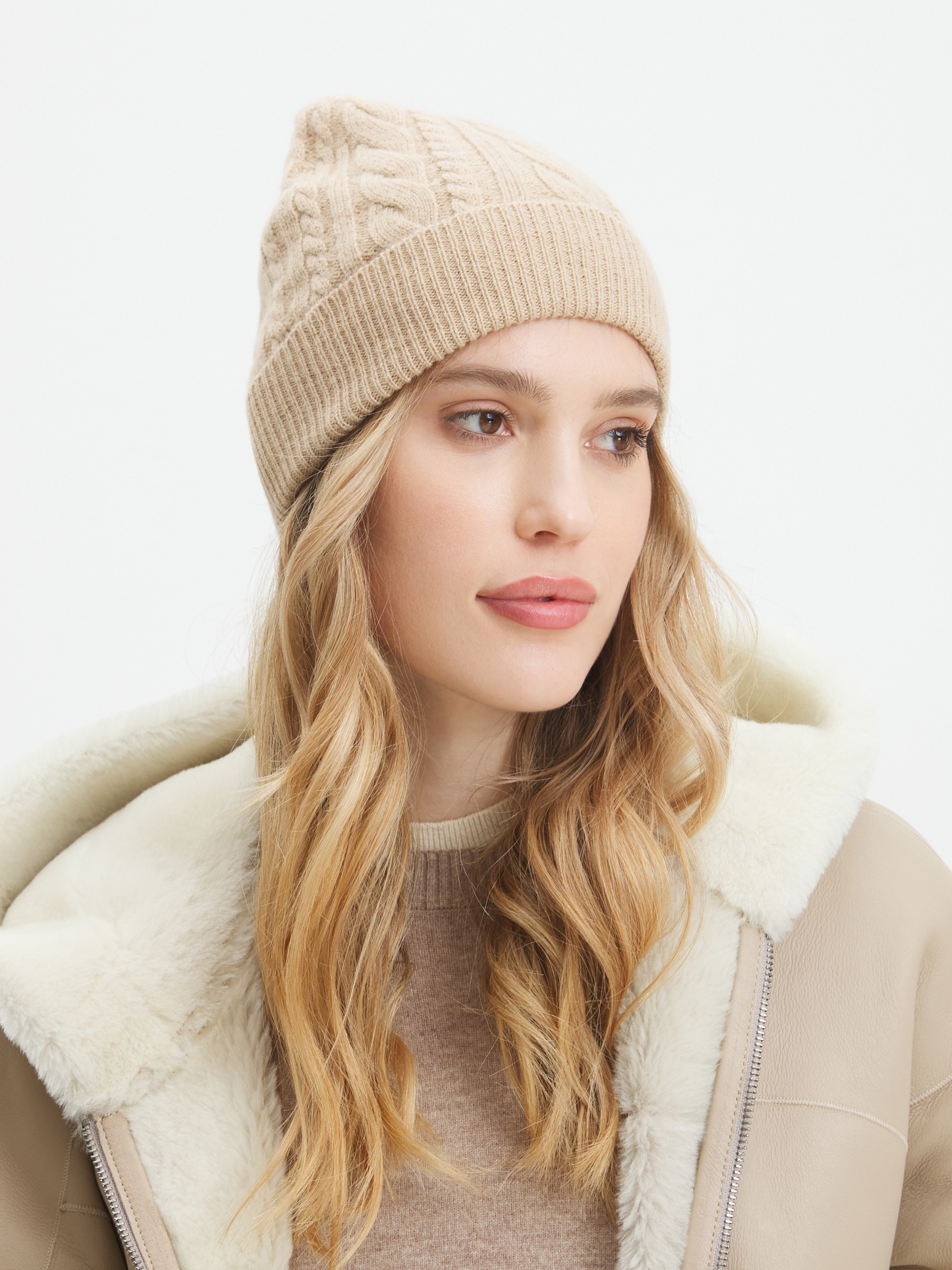 2204 р. 5510 р. Женская шапка MAISON DAVID Camel hair hat