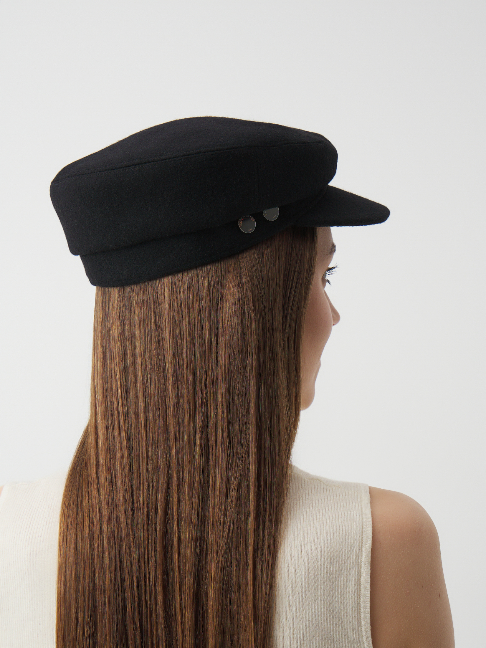 1596 р. 3990 р. Женская кепка MAISON DAVID