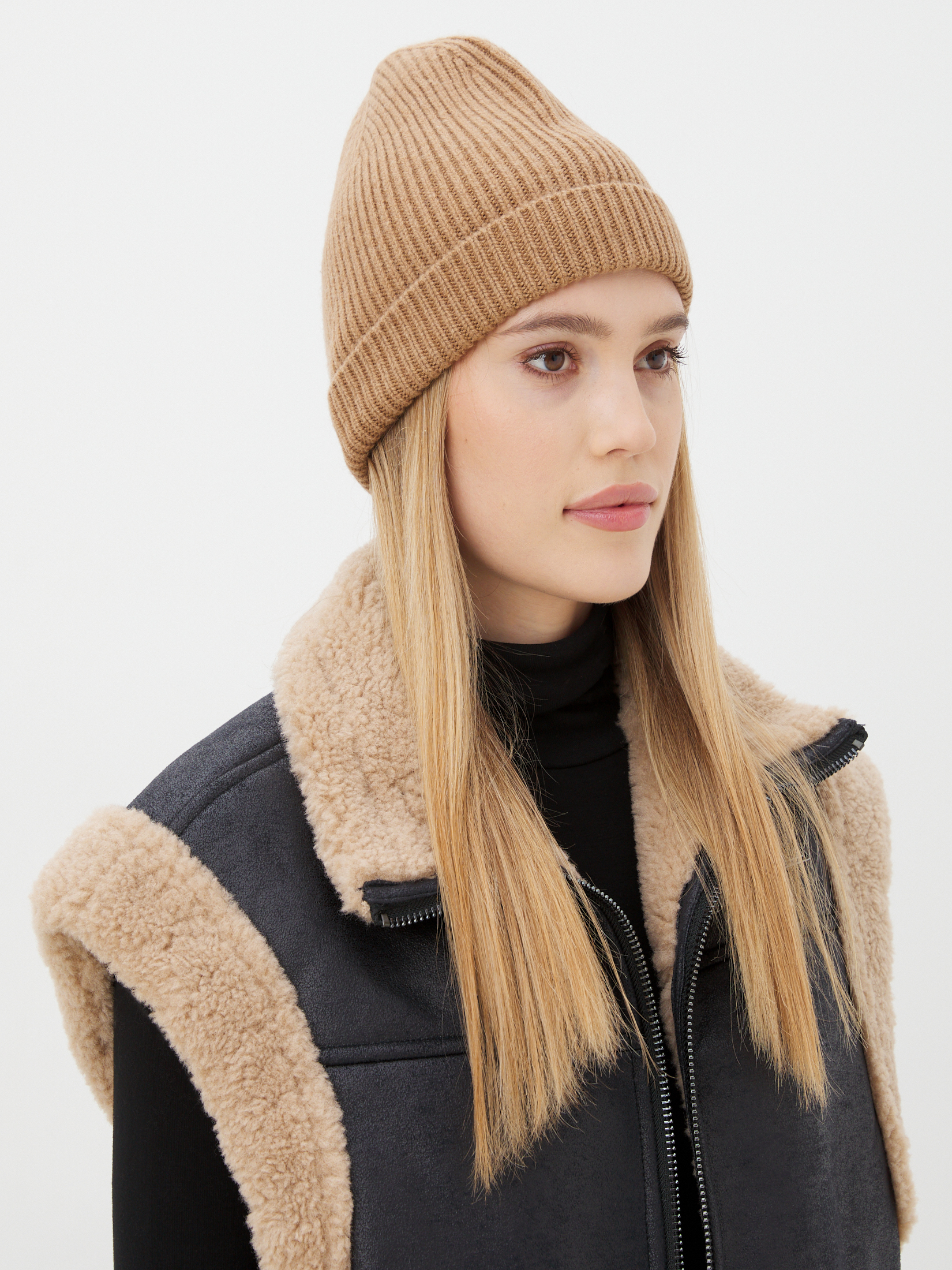 1904 р. 4760 р. Женская шапка MAISON DAVID