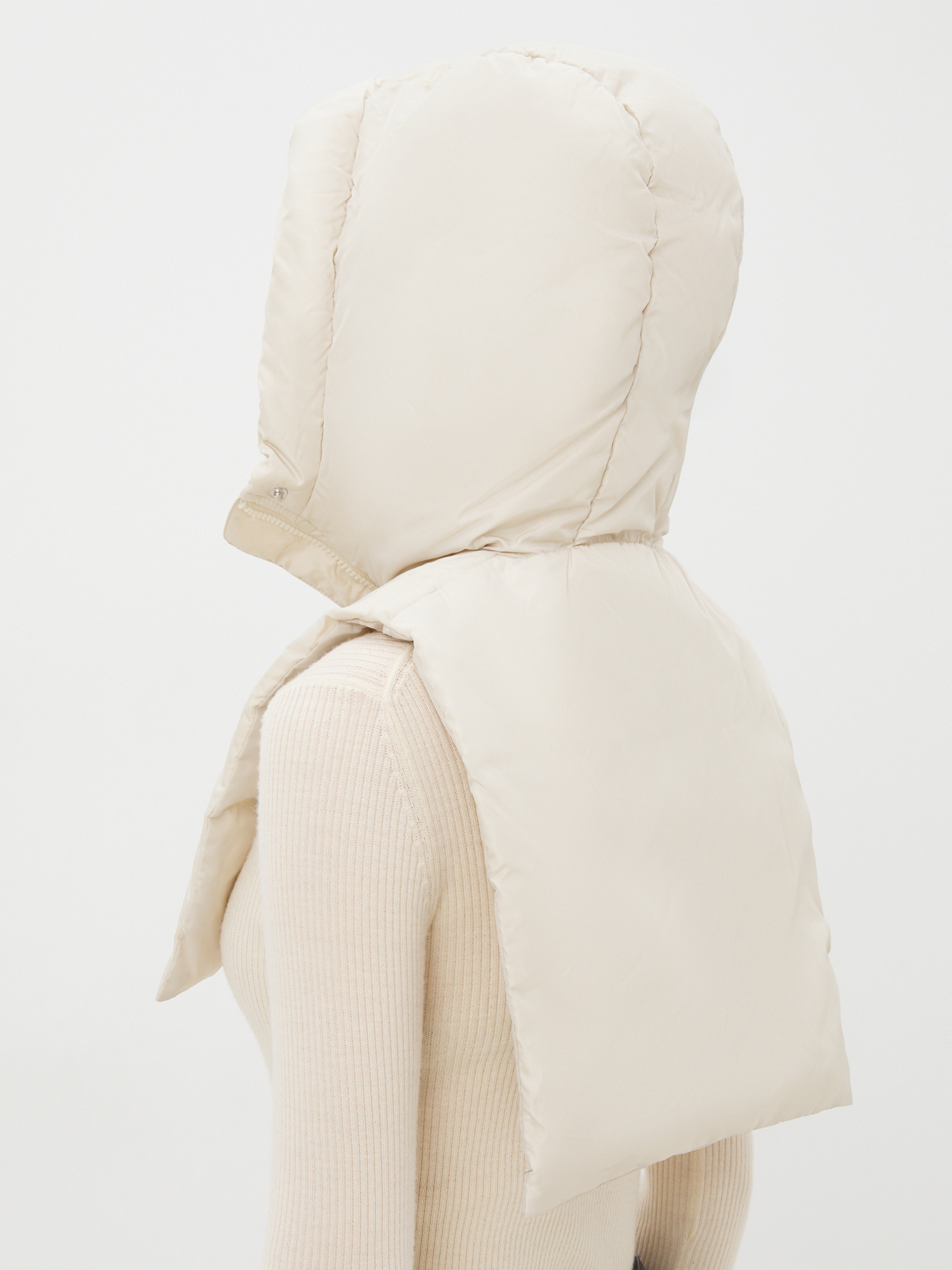 1664 р. 4160 р. Женский капюшон MAISON DAVID